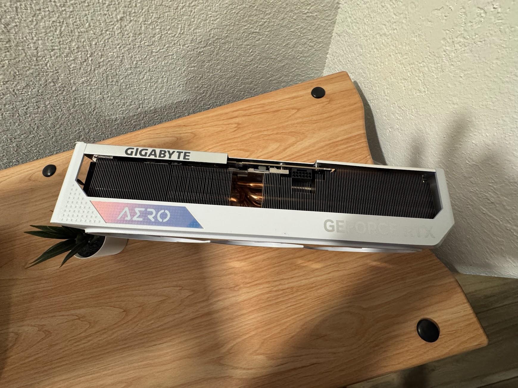 White Gigabyte GeForce RTX™ 4090 AERO OC 24G