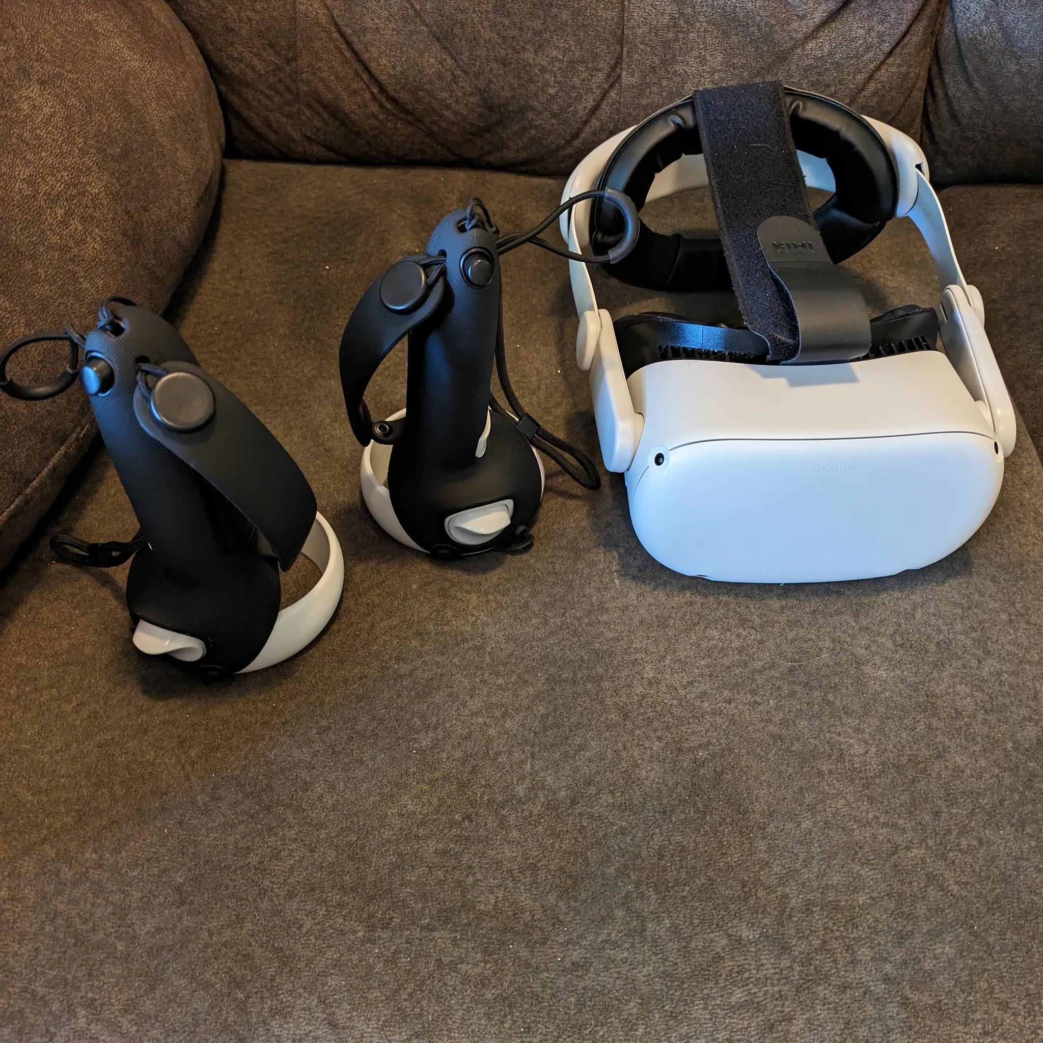 Meta Oculus Quest 2 128GB Standalone VR Headset - White, With Accessories