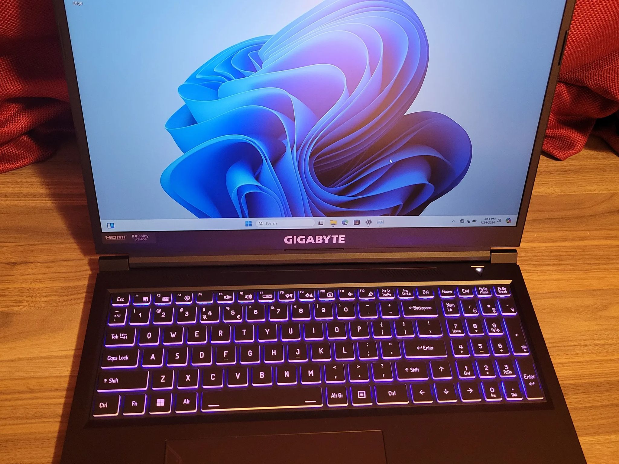 GIGABYTE - 16" 165Hz Gaming Laptop IPS - Intel i7-13620H with 32GB RAM - NVIDIA RTX 4060 - 1TB SSD