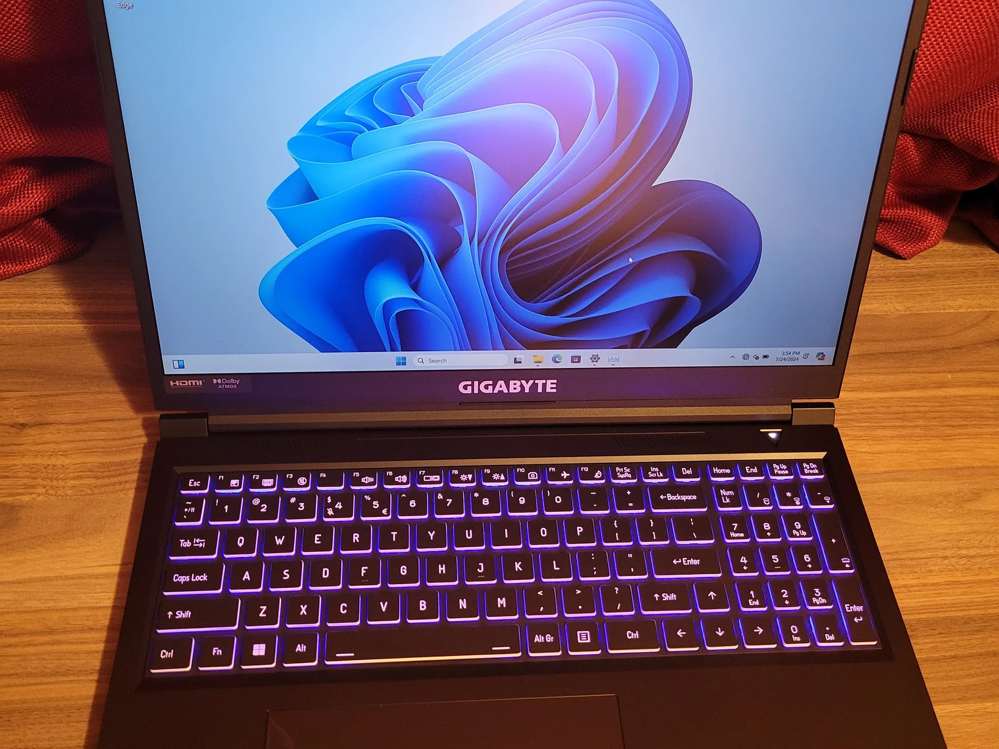 GIGABYTE - 16" 165Hz Gaming Laptop IPS - Intel i7-13620H with 32GB RAM - NVIDIA RTX 4060 - 1TB SSD
