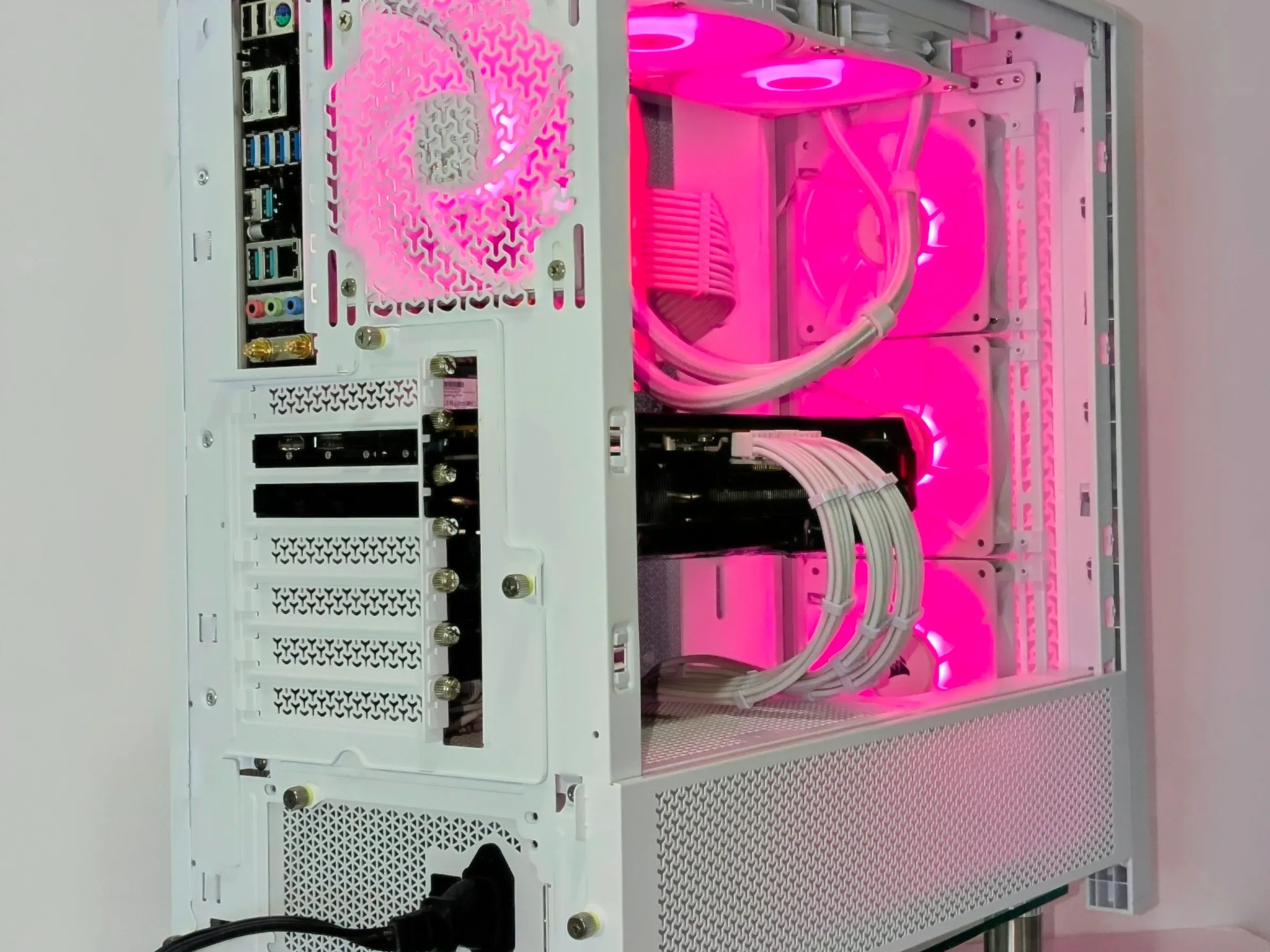 ⚪️Luffy Gear 5☀️⚪RX9700XT(Red Devil😈 edition)⚪Ryzen 7 7800X3D⚪64GB DDR5 RAM⚪2TB NVMe SSD⚪Windows 11