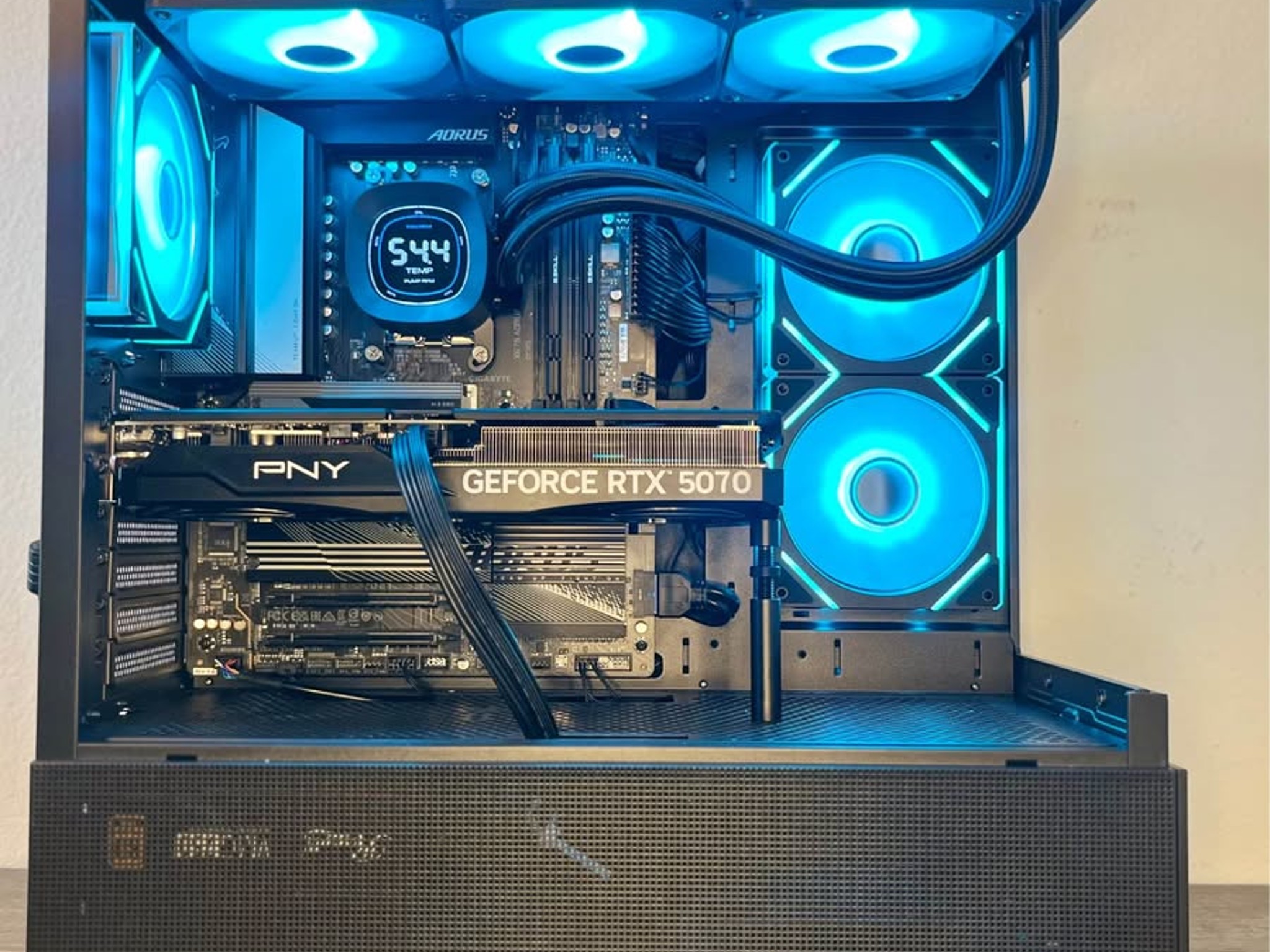 GeForce RTX 5070 Custom Gaming PC - Ryzen 9 7900X