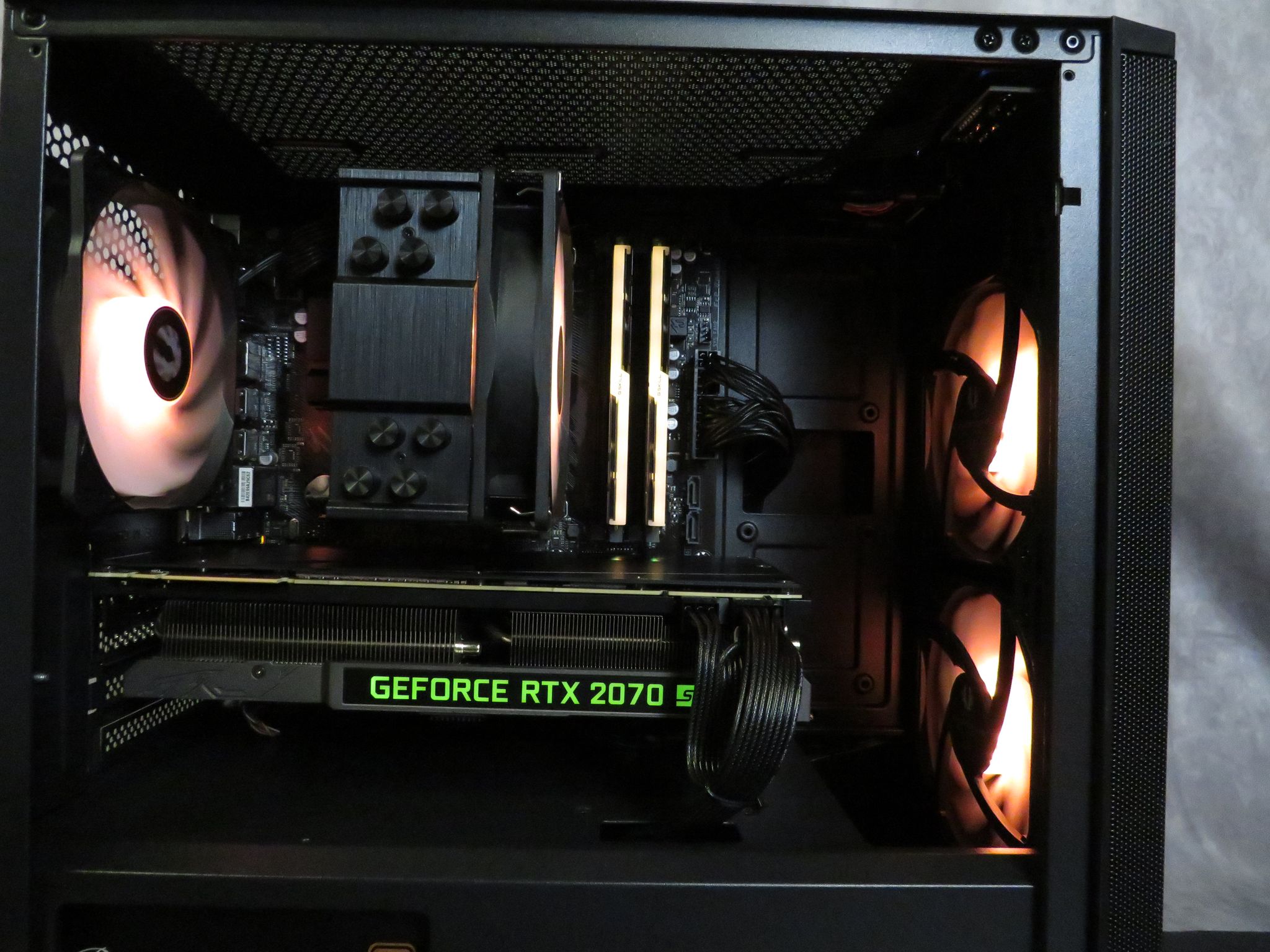 Good looking mid-range gamer: Ryzen 5 3600 + RTX 2070 Super + 16 GB DDR4 + 1 TB NVME
