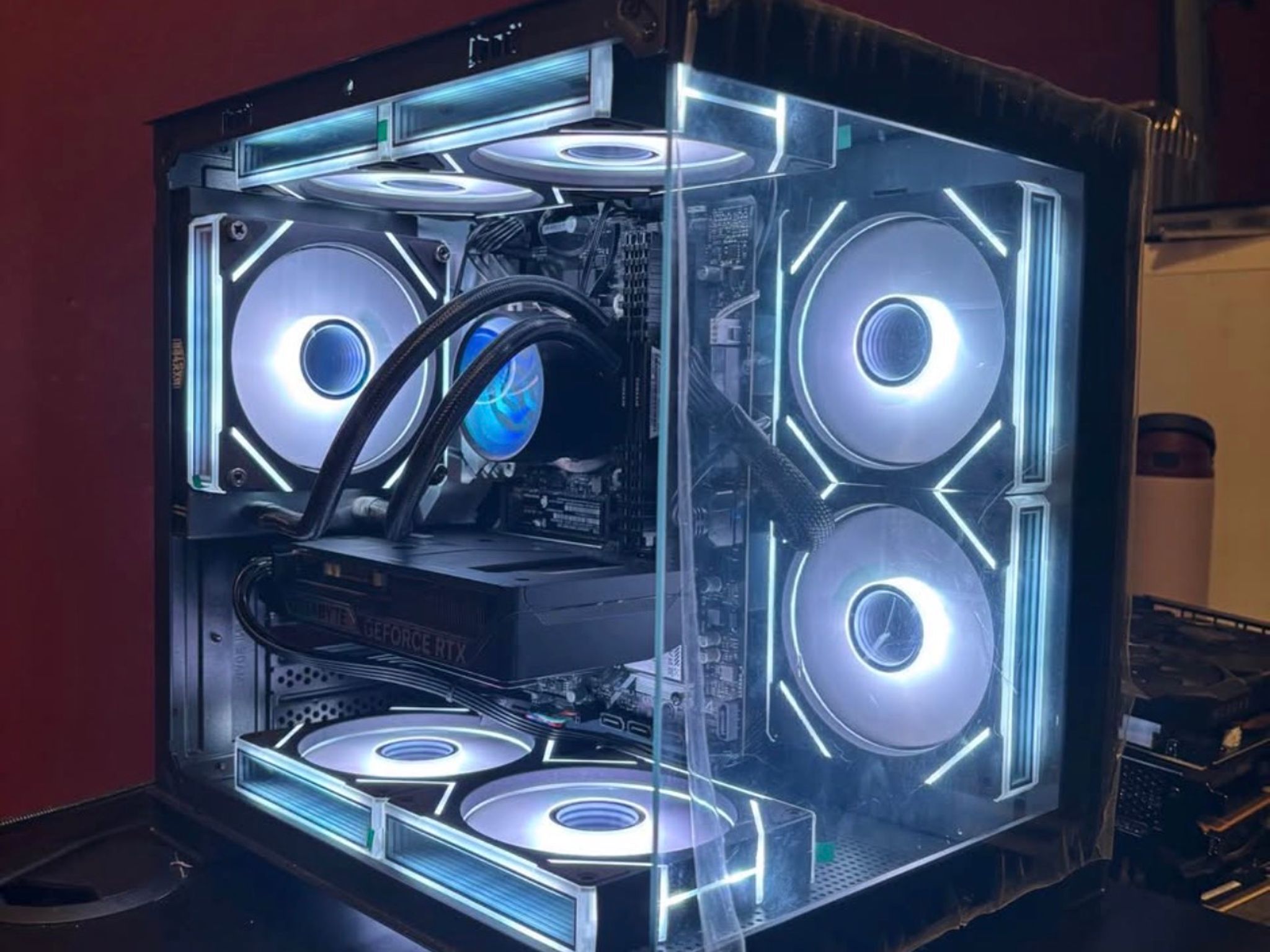 GeForce RTX 5060 Custom Gaming PC - Core i5-14400F