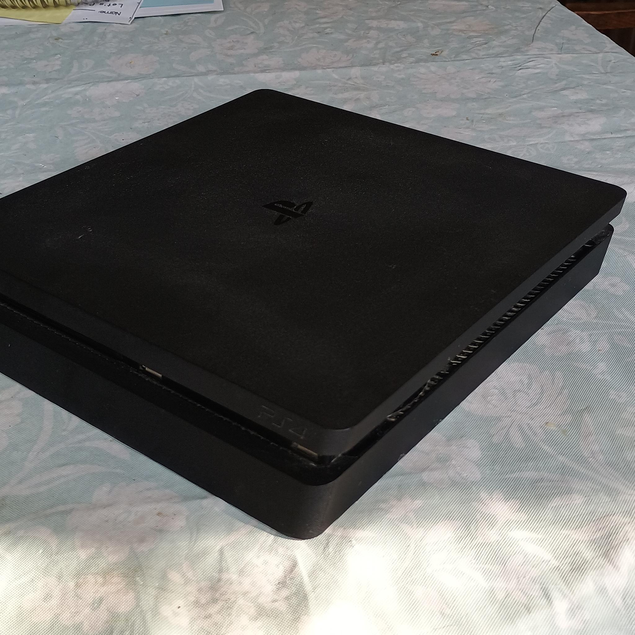 PS4 Slim 1 tb