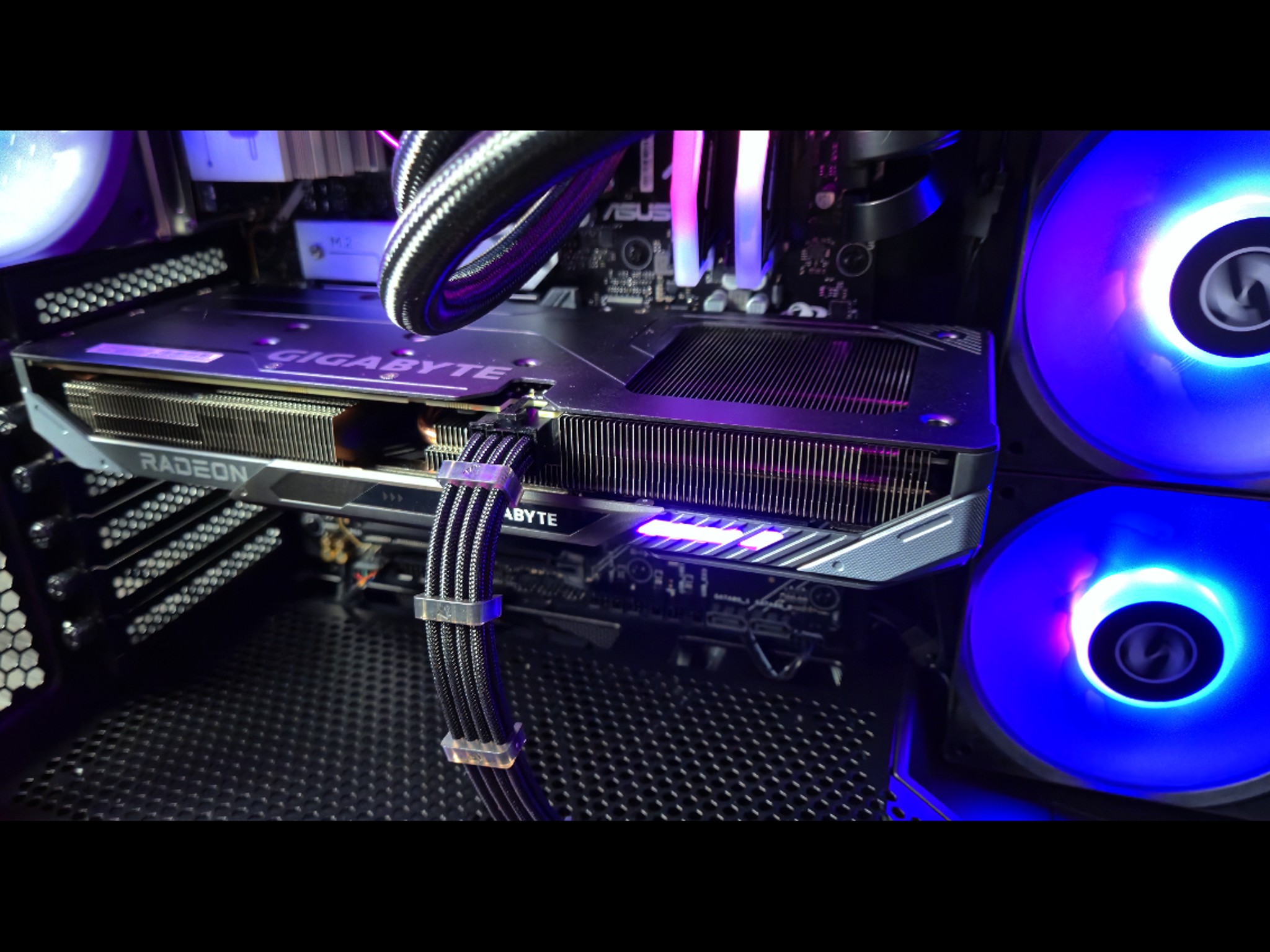 1440p Gaming PC - RX 9060 XT 16GB - Ryzen 7600X - 32GB DDR5 6000MHz CL30 - Gen4 NVMe - Custom