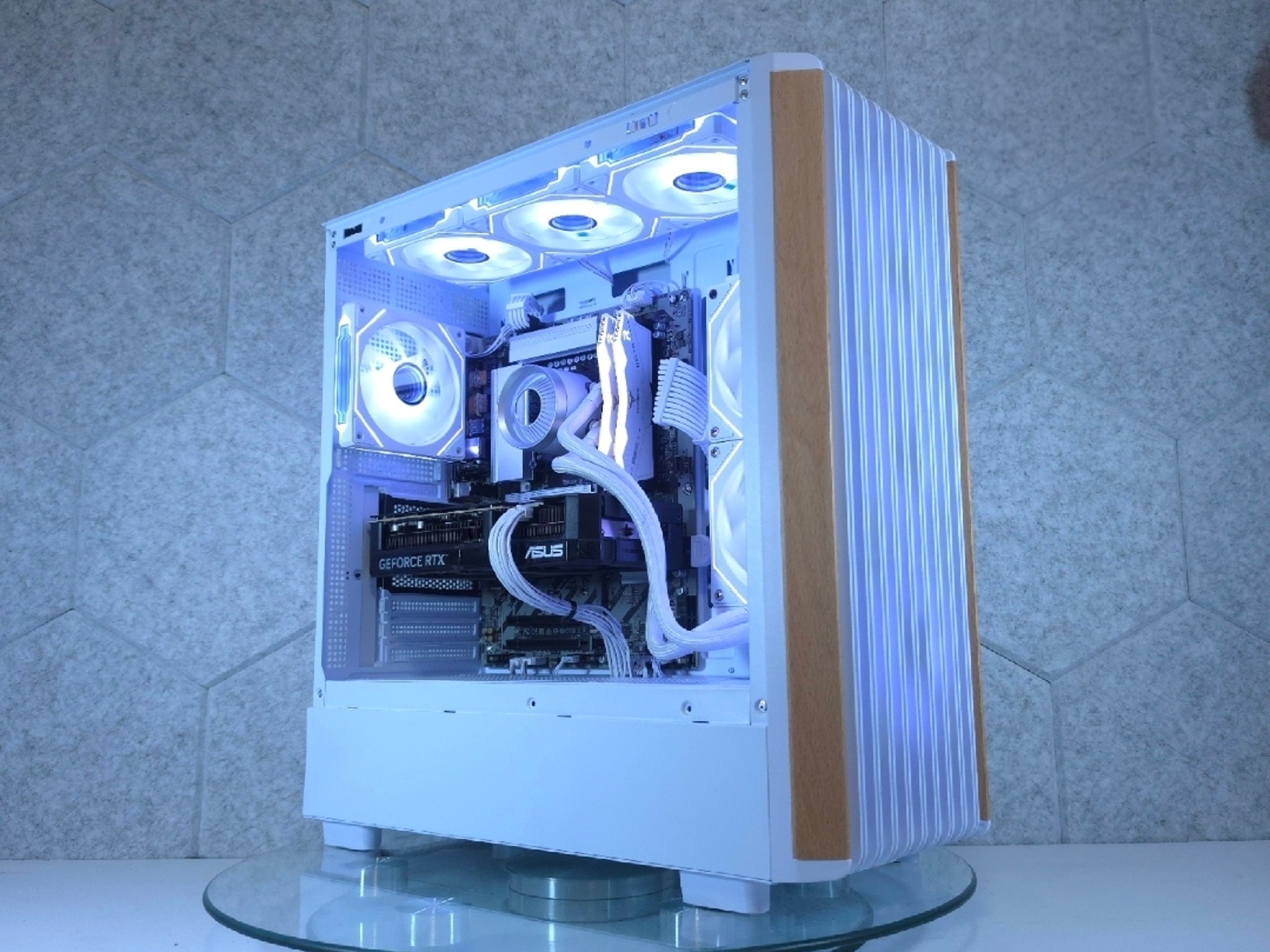 ASUS RTX 5070 🤍 Core Ultra 7 265F