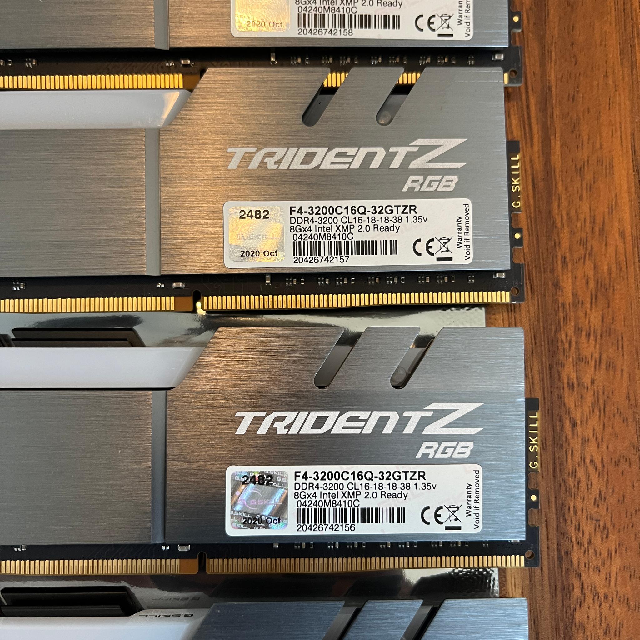 G. SKILL Trident Z RGB 32GB DDR4 3200 MHz PC4-17000 (F4-3200C16Q-32GTZR)