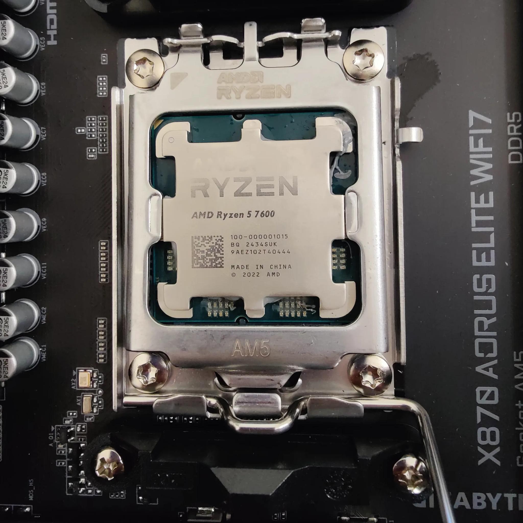 AMD Ryzen 5 7600