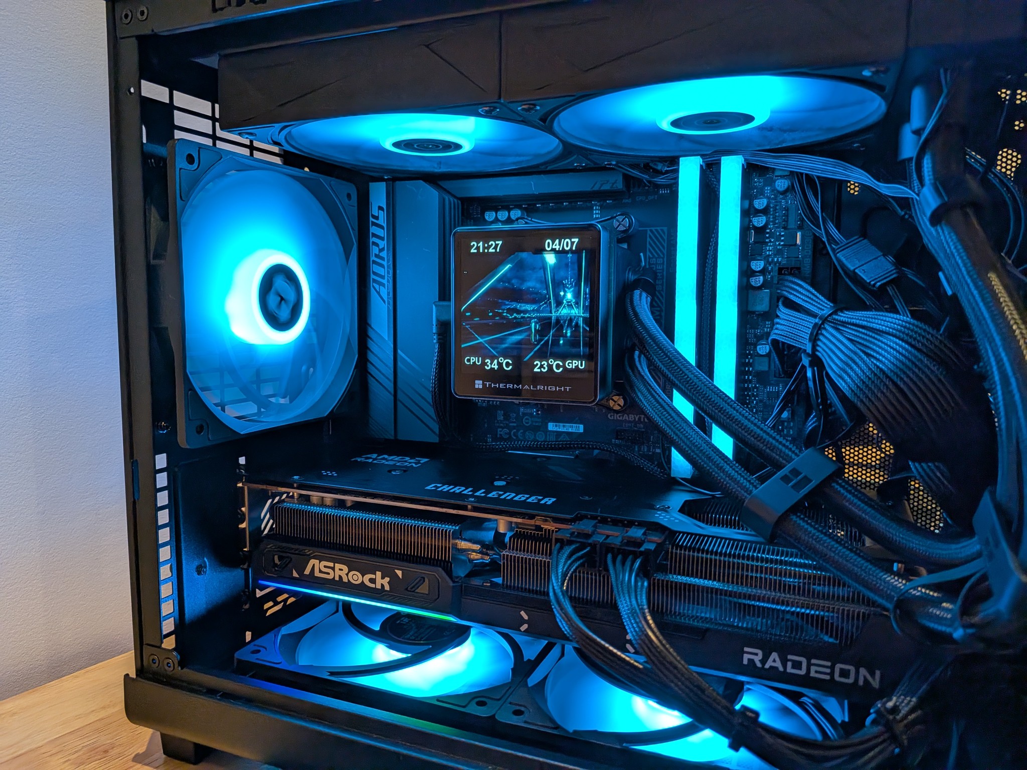 4K Lightcycle - RX 9070, Ryzen 5 7600X3D, 32 GB DDR5 RAM, 1 TB Gen 4 NVME, RGB, Liquid Cooled