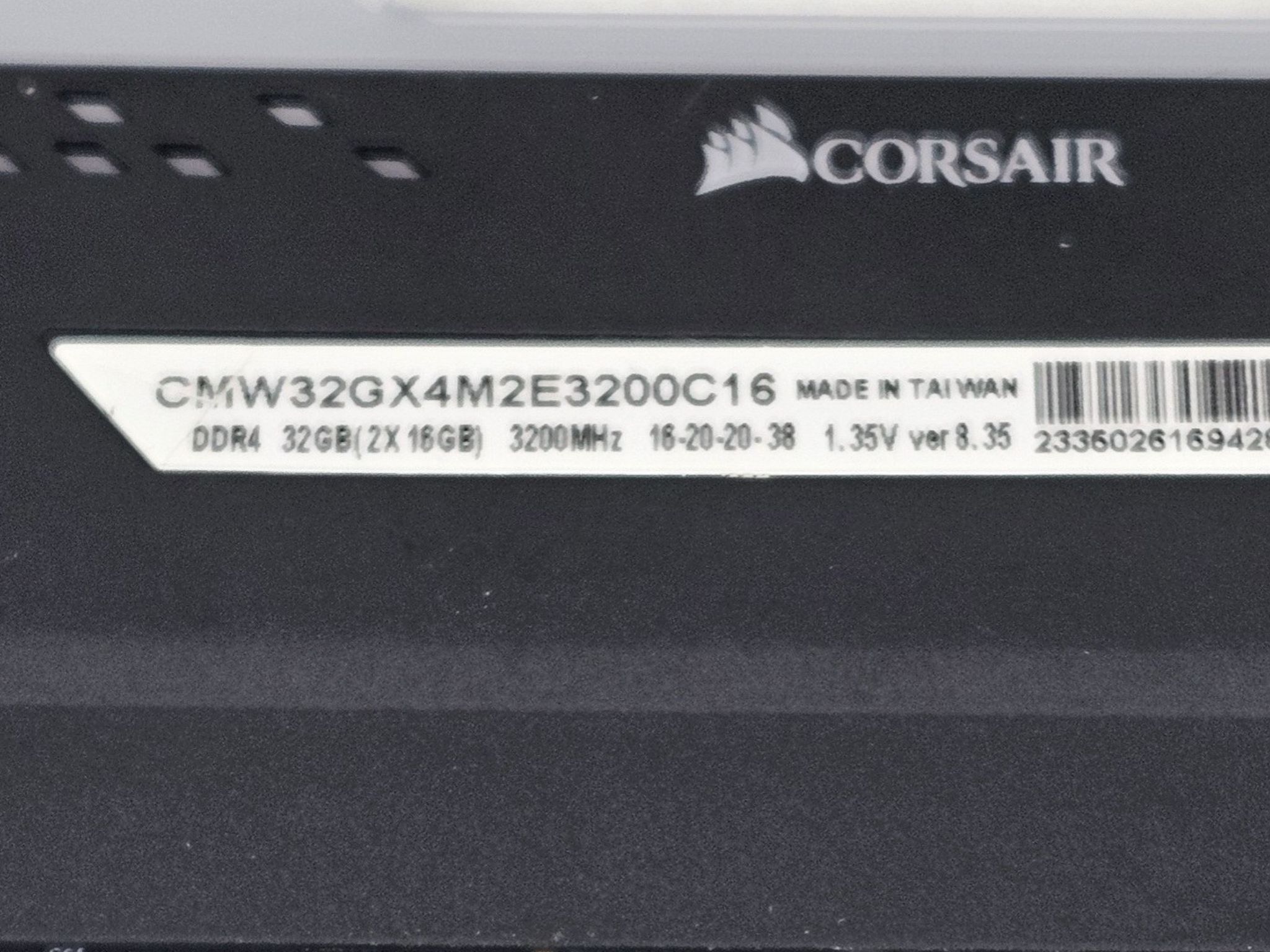 32GB DDR4 (2x16GB) CL16 3200MT/s Corsair Vengeance RGB PRO