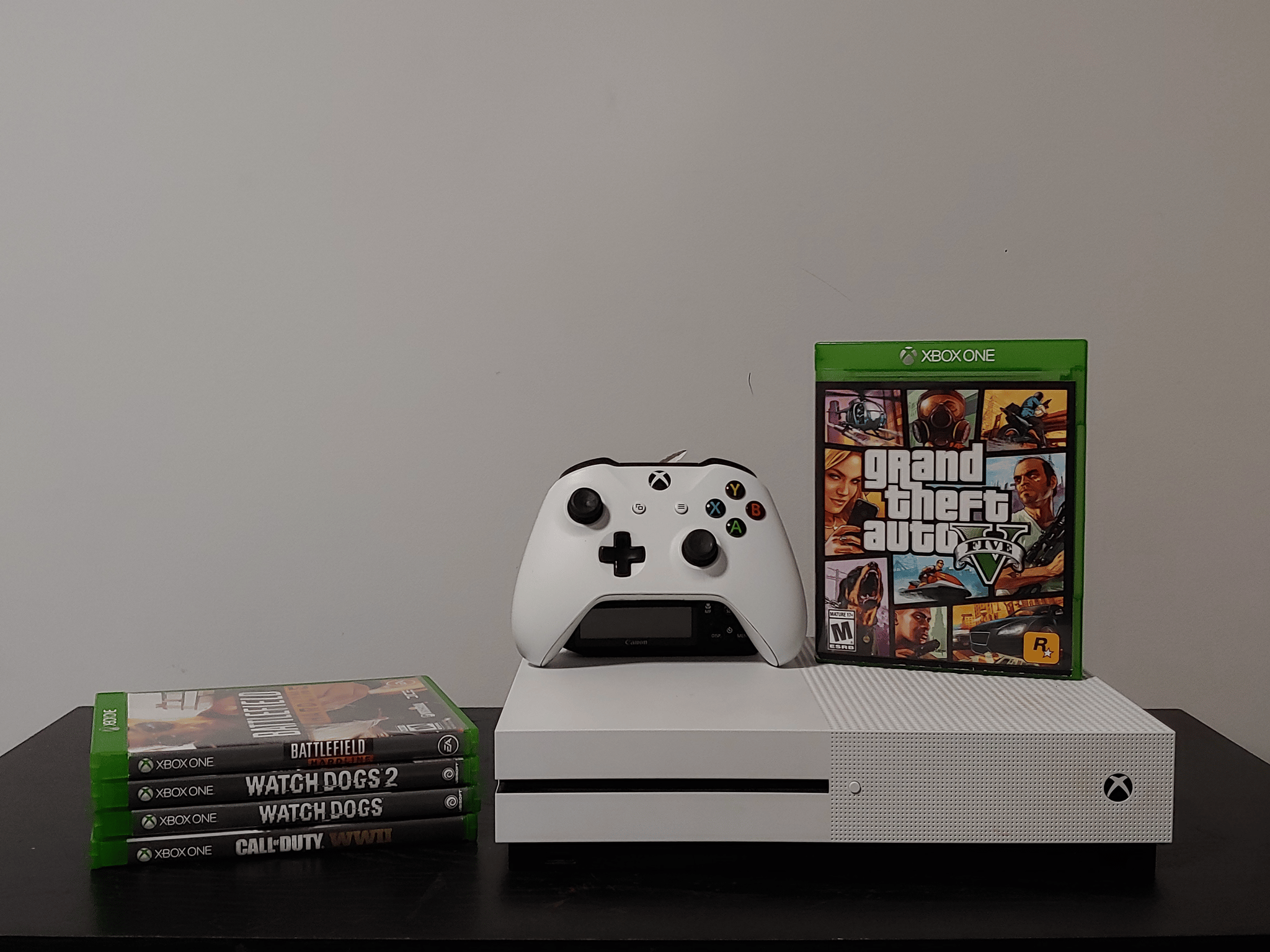 Xbox One S + Controller + Games