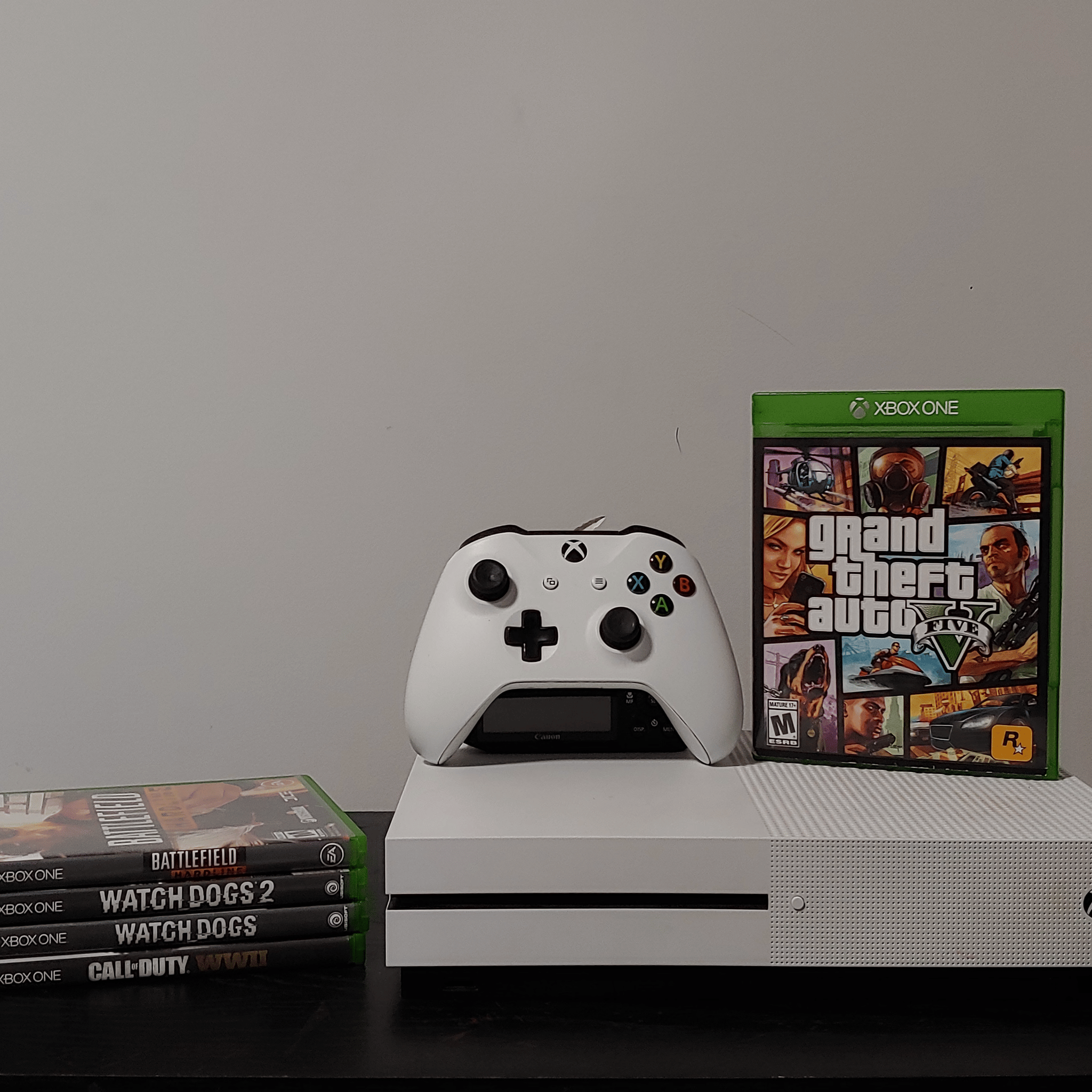 Xbox One S + Controller + Games