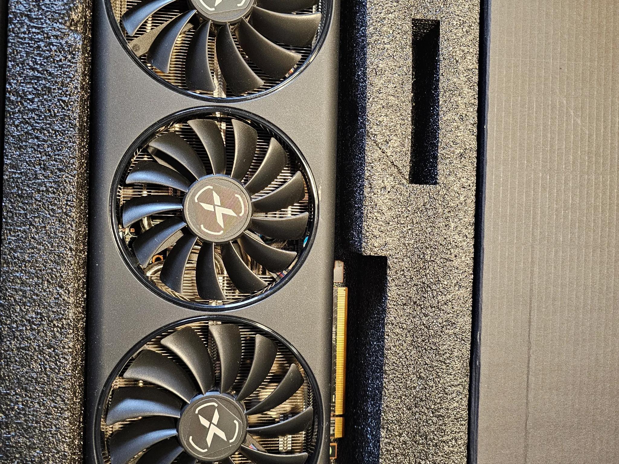 XFX - Speedster SWFT319 AMD Radeon RX 6800 16GB GDDR6 PCI Express 4.0 Gaming Graphics Card - Black