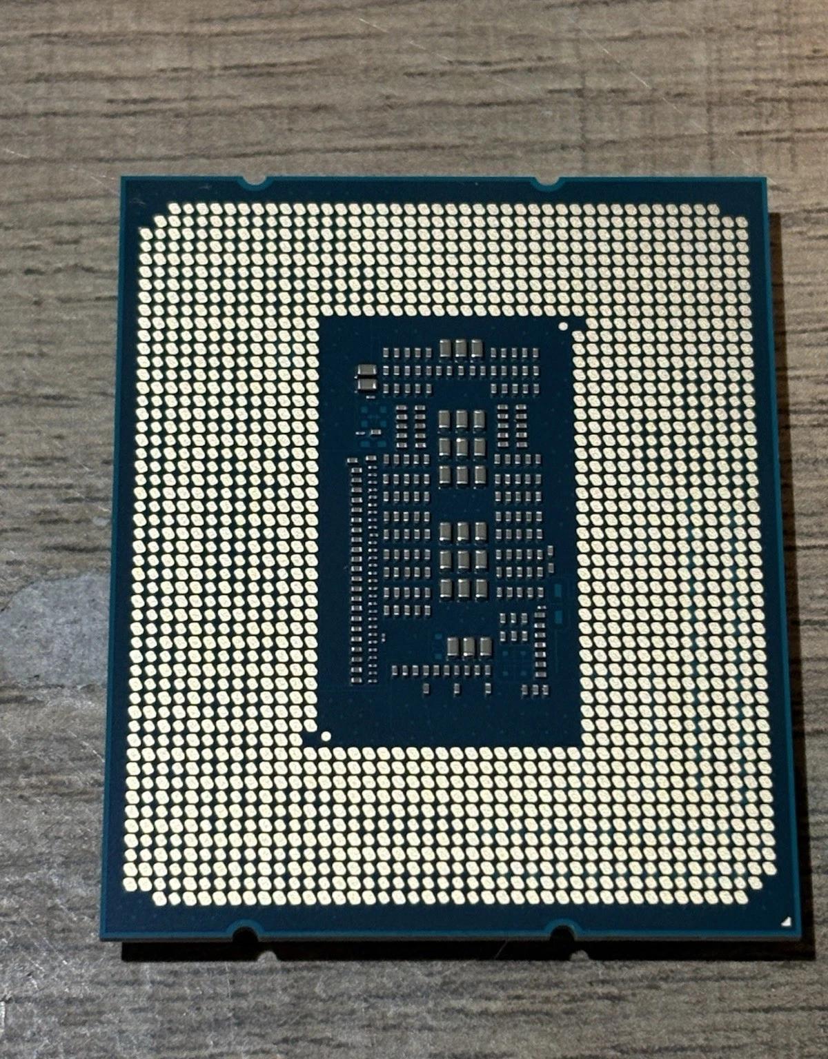 i7-12700k, 2x32GB DDR4 3600MHZ, Z-690 WIFI D4