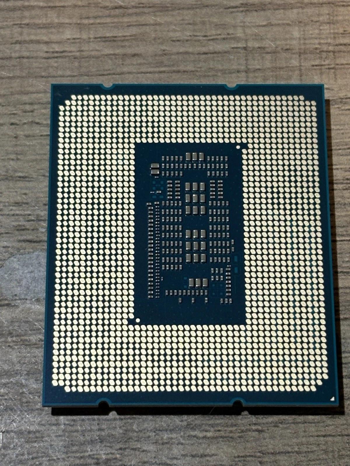 i7-12700k, 2x32GB DDR4 3600MHZ, Z-690 WIFI D4