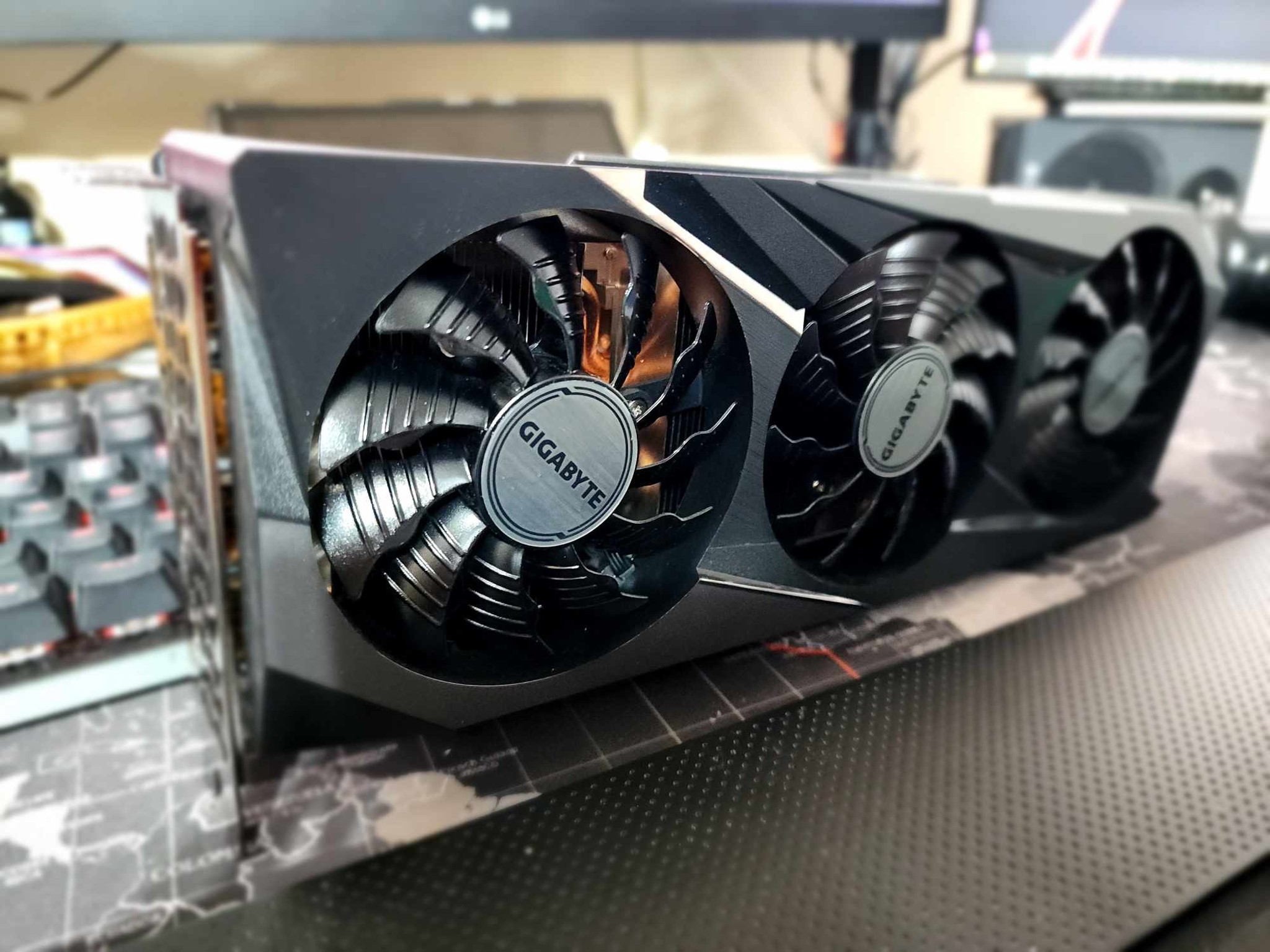 GIGABYTE Radeon RX 6800 GAMING OC 16G Graphics Card TOP TIER GAMING GPU