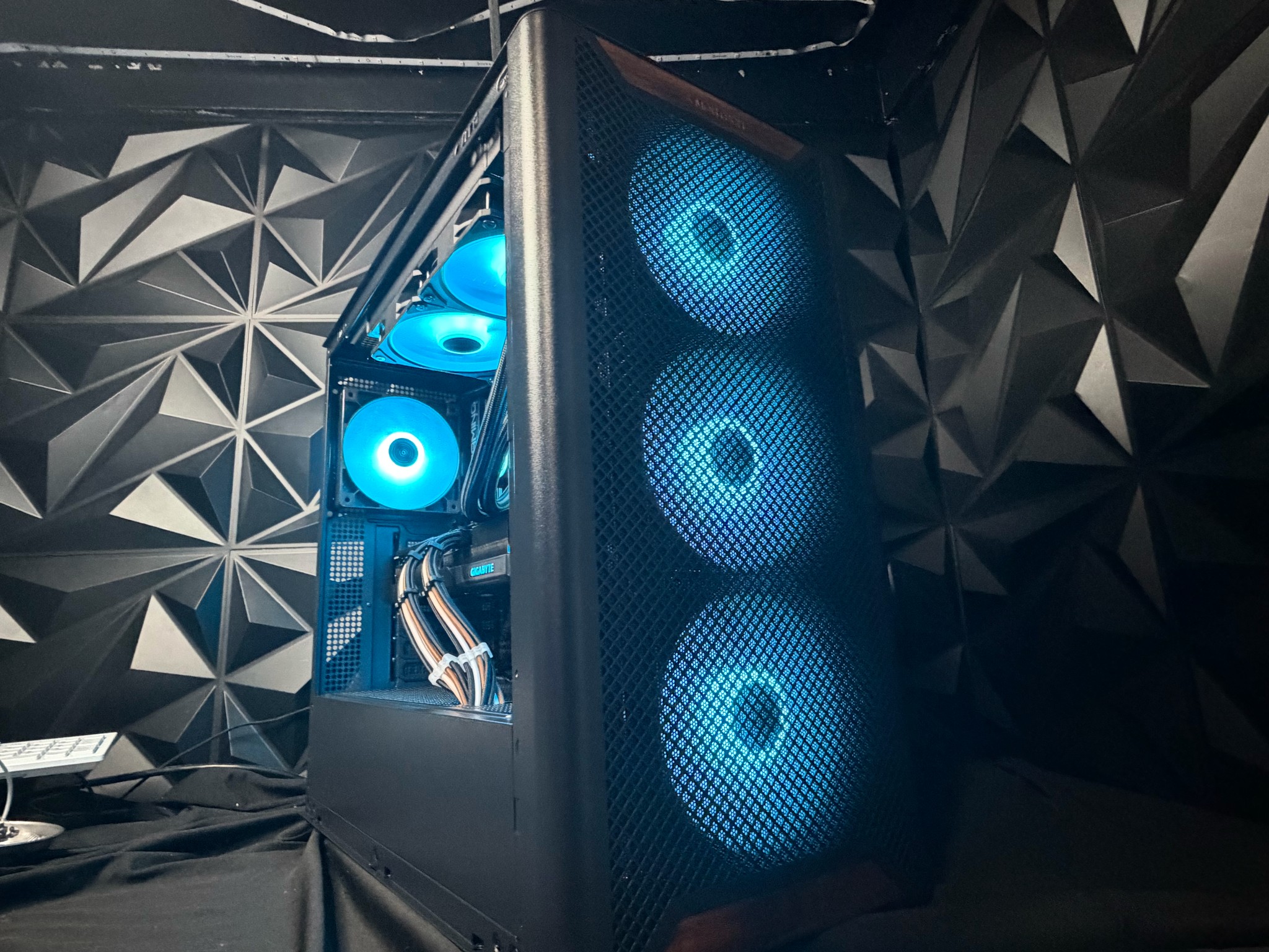 🌑🌲 MIDNIGHT WOOD 76 🌲🌑Ryzen 5 7600X| RX 7600XT 16 GB | 16 GB DDR5| 1.5 TB NVMe| 650W PSU