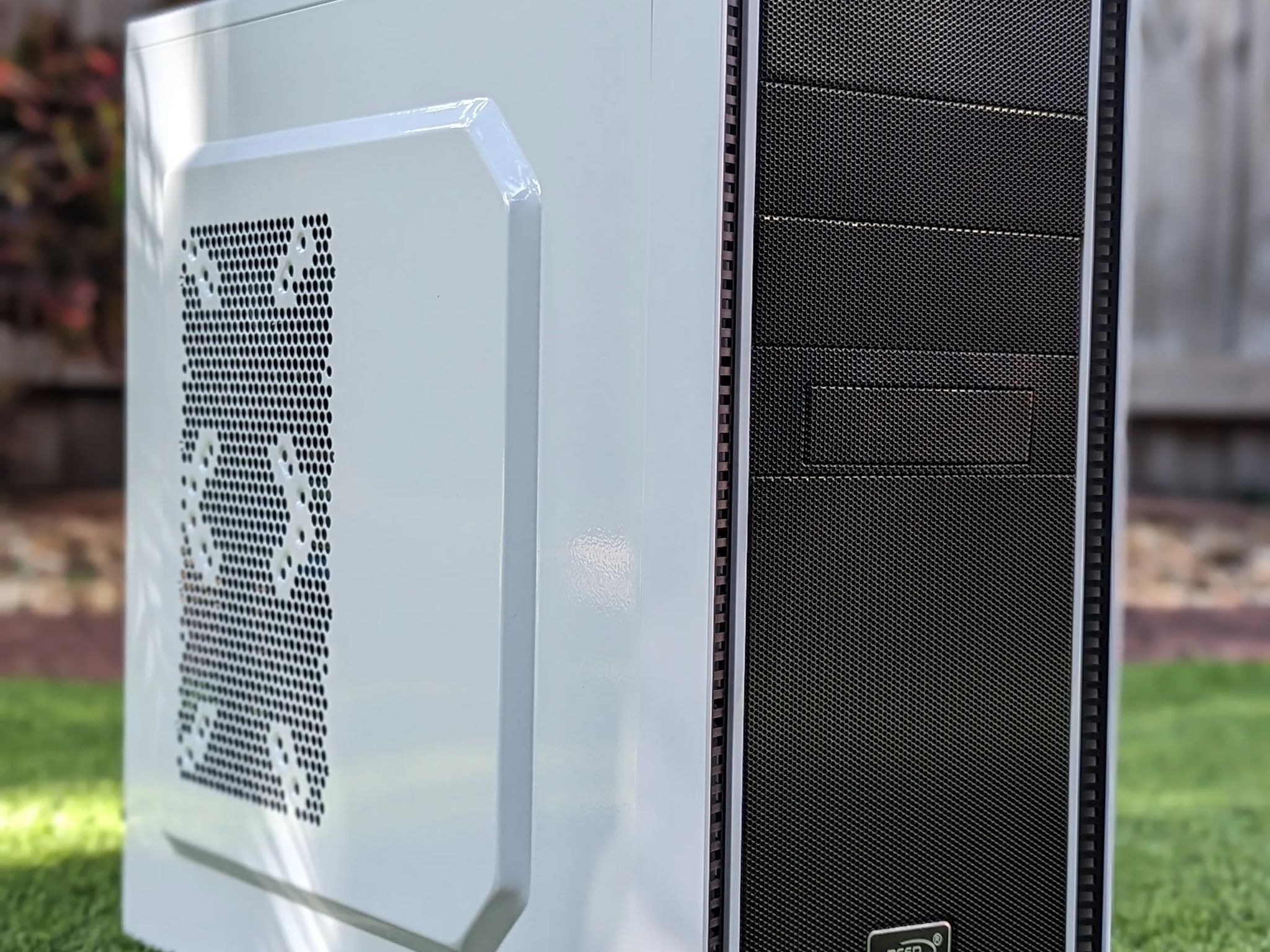 Frosty Vibe PC Ryzen 5 2600 32GB RAM RX 580 8GB 512GB SSD 2TB HDD