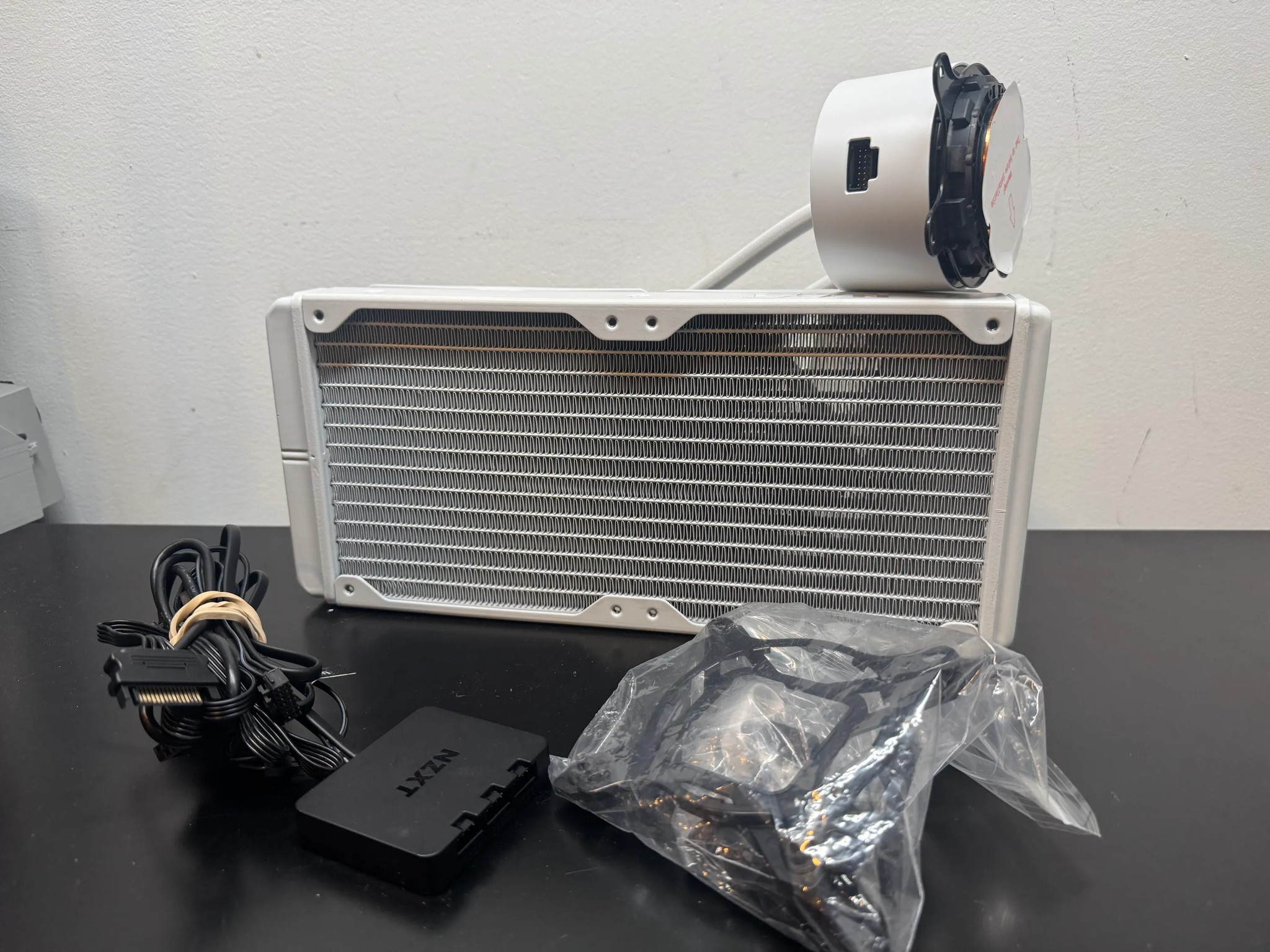 NZXT Kraken Elite 280 WHITE RGB WITH CONTROLLER