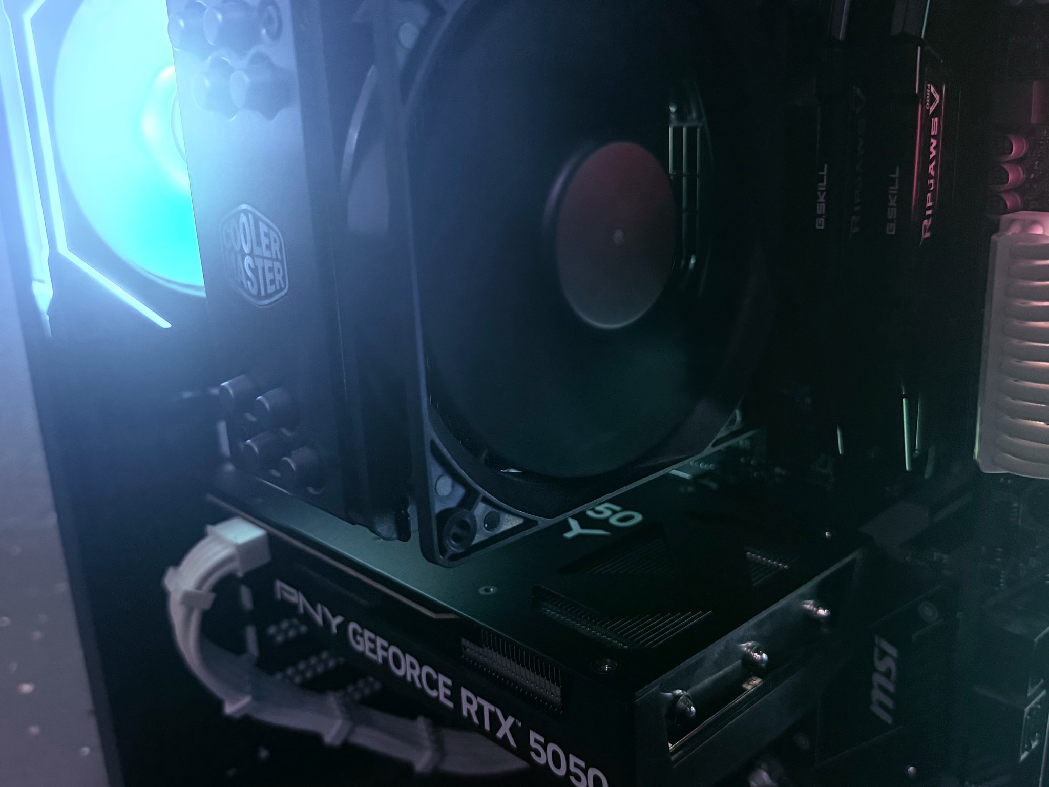 ❄️"Polar Shadow"⚫️| 1080p Gaming | RTX 5050 | Ryzen 7 3700X | 16GB Ram | 1TB SSD | Free ShIpping