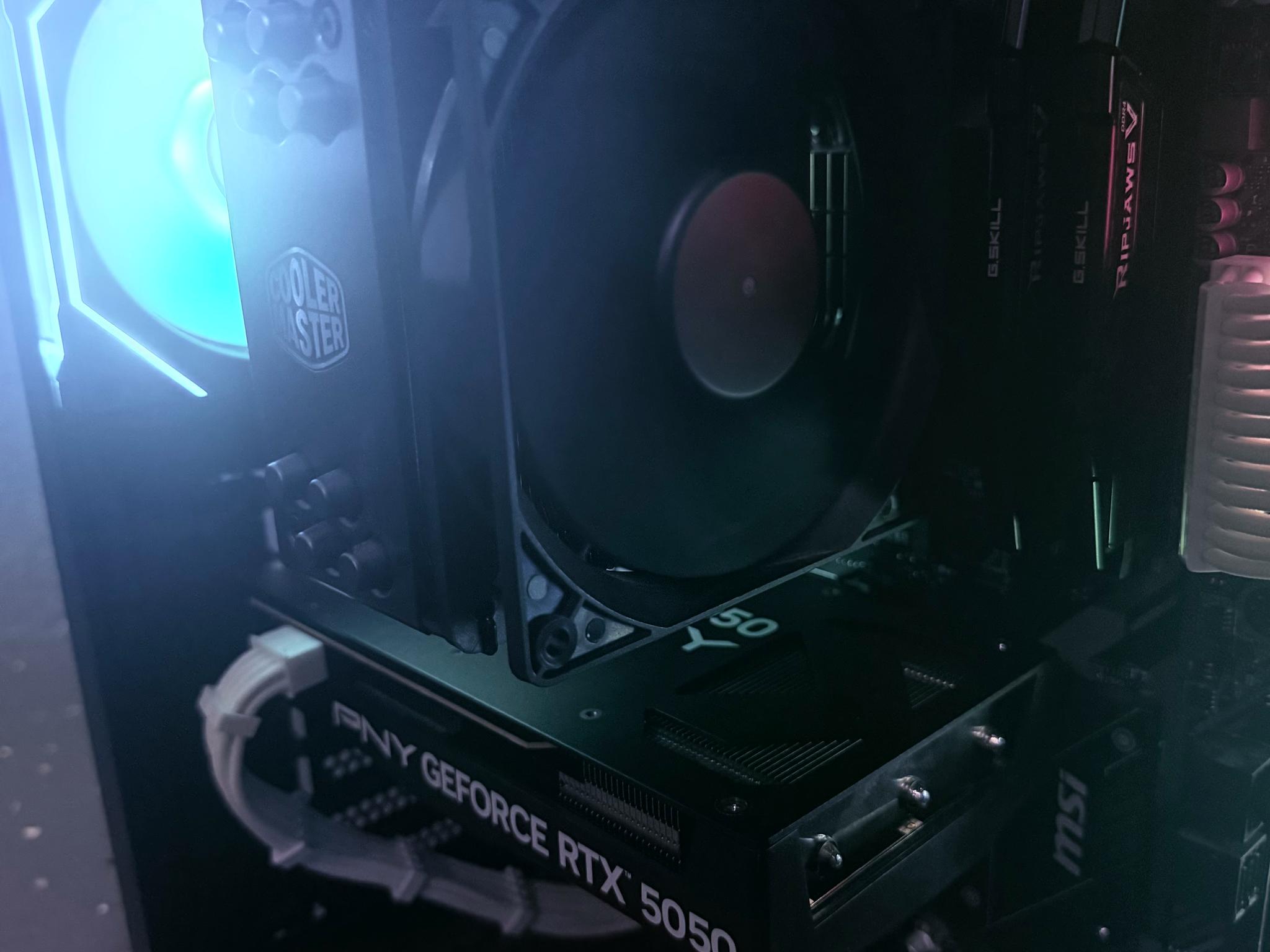 ❄️"Polar Shadow"⚫️| 1080p Gaming | RTX 5050 | Ryzen 7 3700X | 16GB Ram | 1TB SSD | Free ShIpping