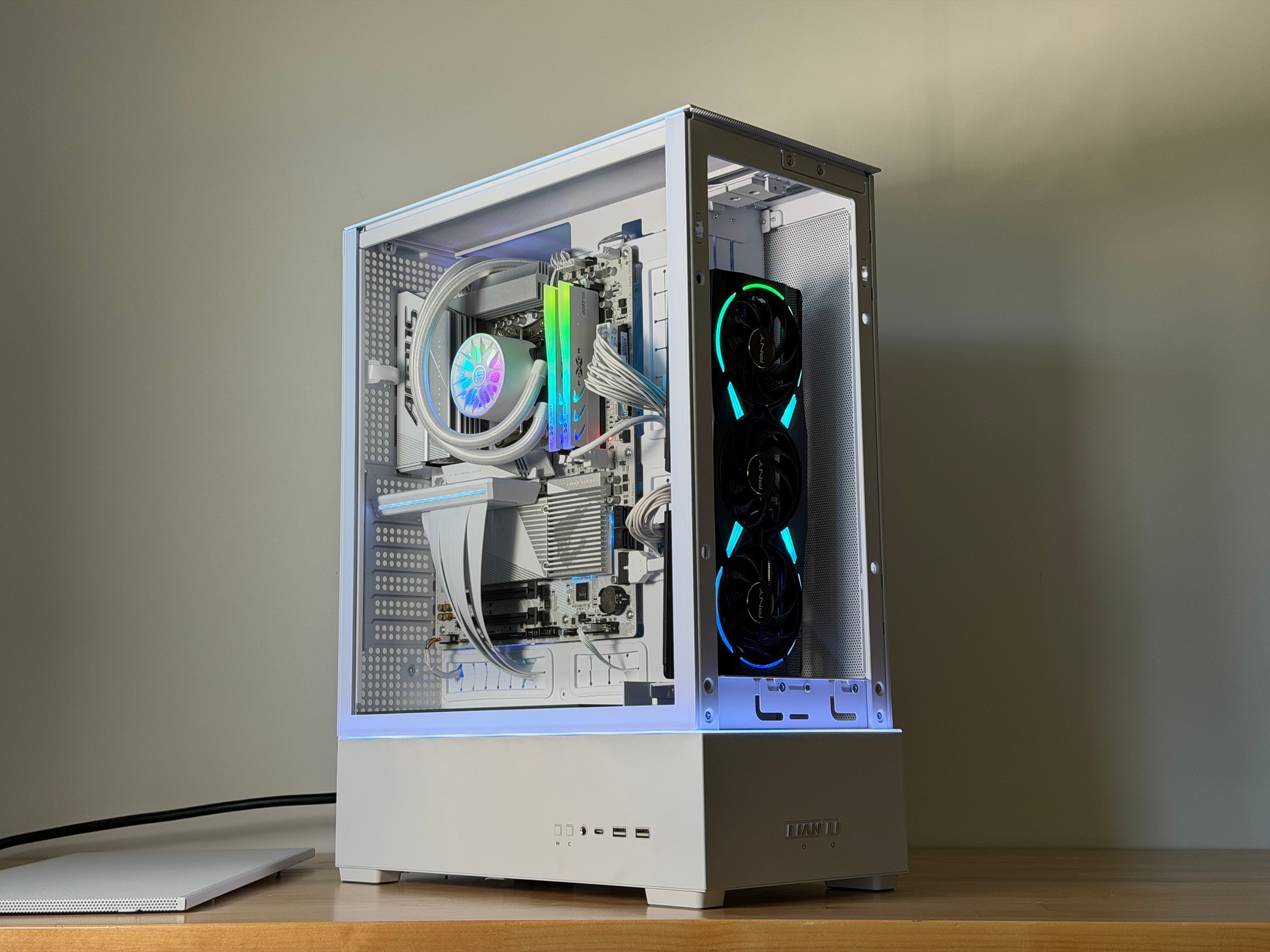 RTX 5070 Ryzen 9 9900x Gaming PC