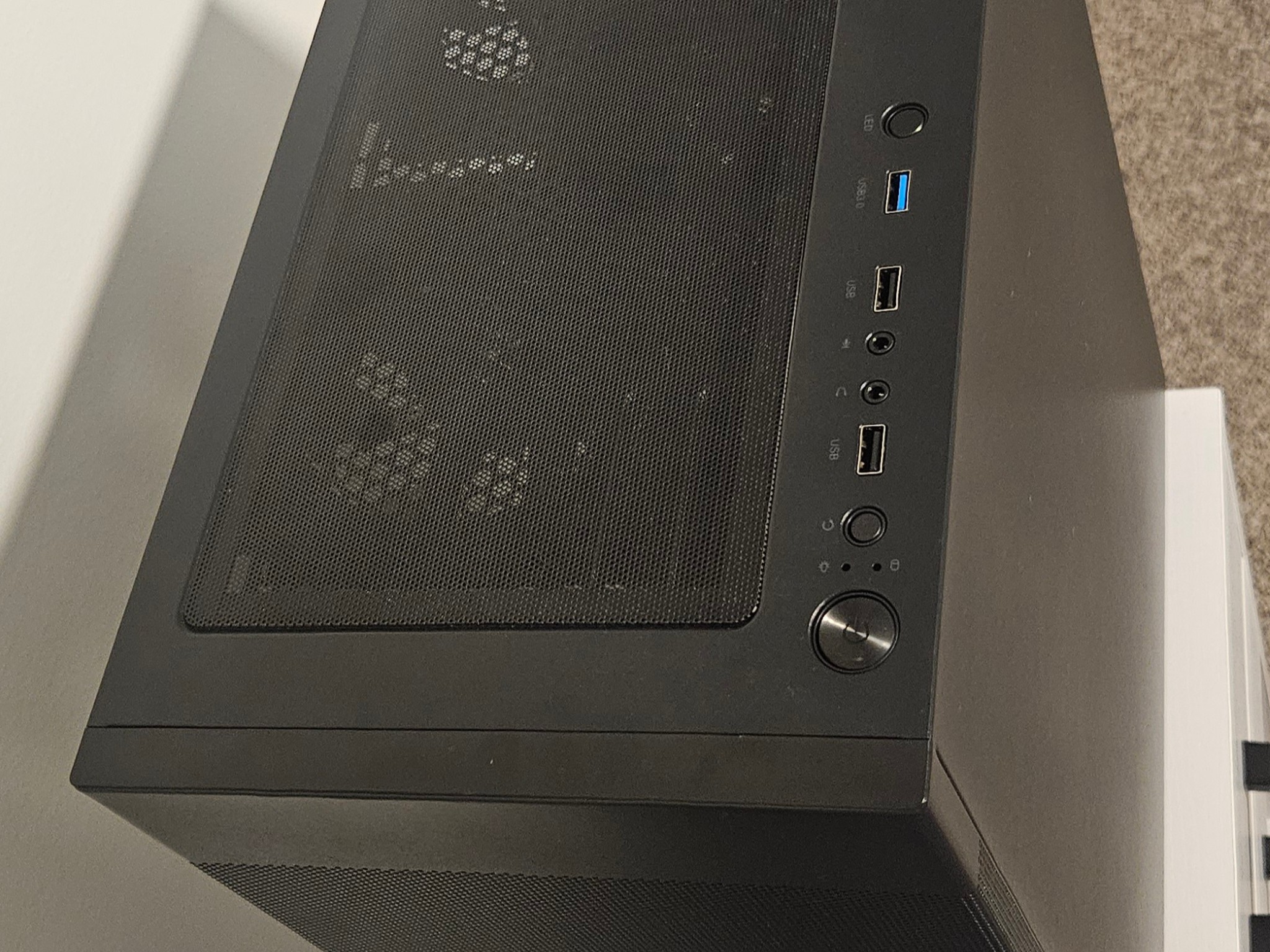 Stealth Knight Ryzen 5500 and RX 5700XT