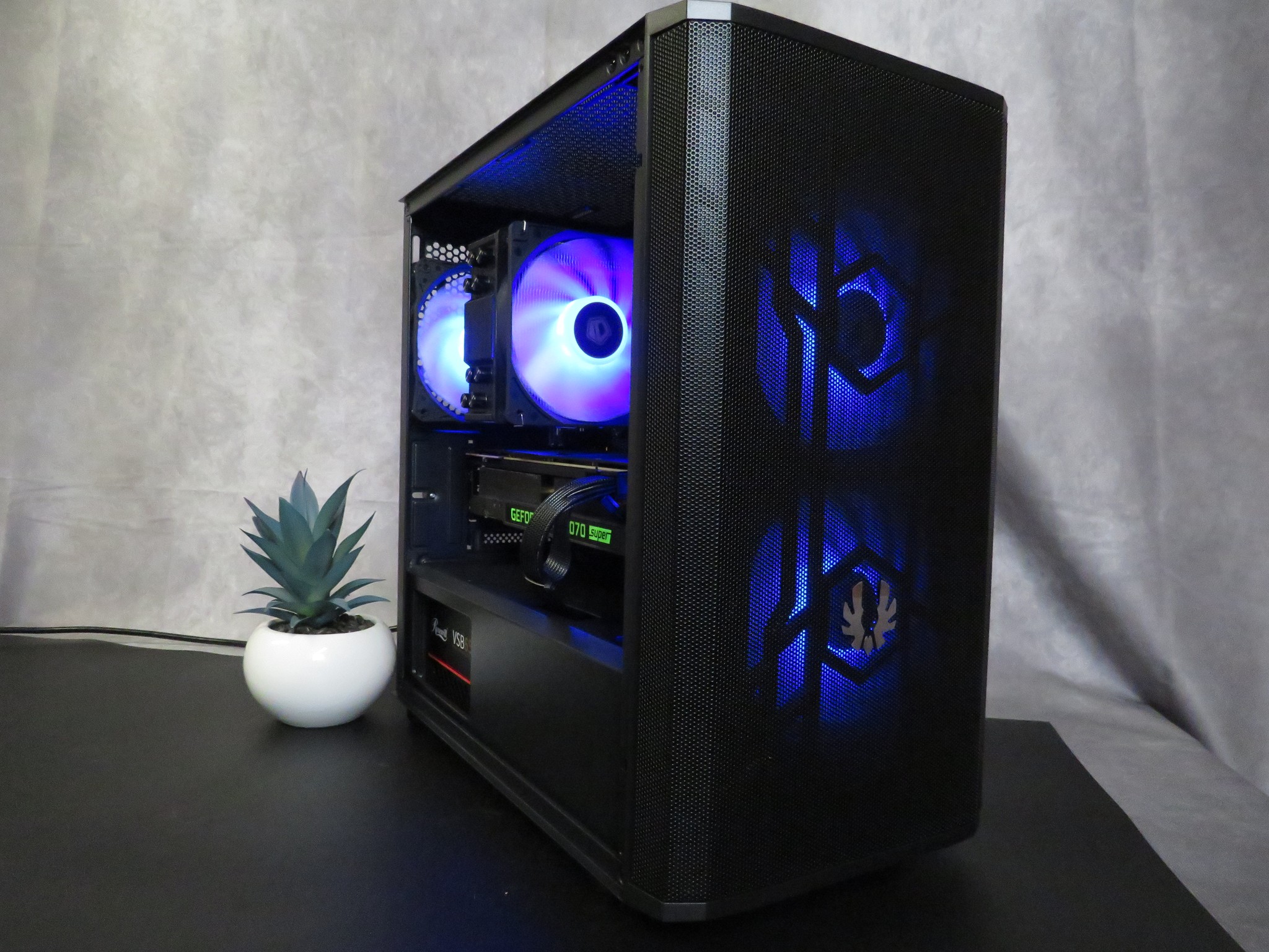 Good looking mid-range gamer: Ryzen 5 3600 + RTX 2070 Super + 16 GB DDR4 + 1 TB NVME
