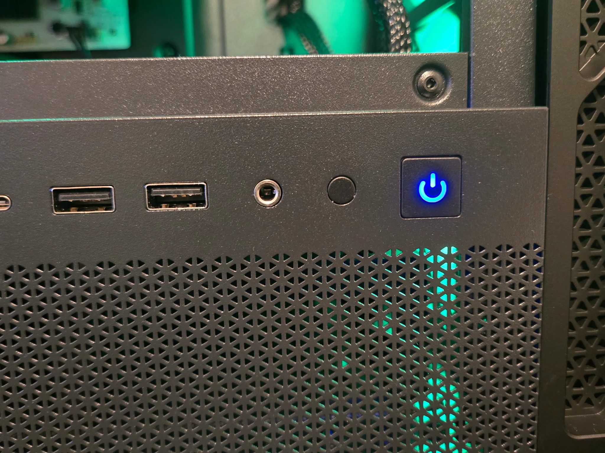 💚 VENOMSTRIKE 💚 RGB Gaming PC | Ryzen 5 2600 + RX 480 8GB | 16GB RAM + NVMe SSD!