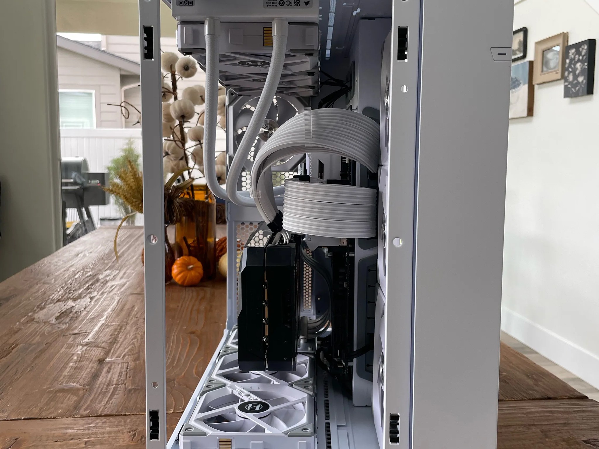 White Beast: RTX 3090 STRIX 24GB, Ryzen 9 5900X, 32GB DDR4 3600MHz Corsair Vengeance RAM, 5TB