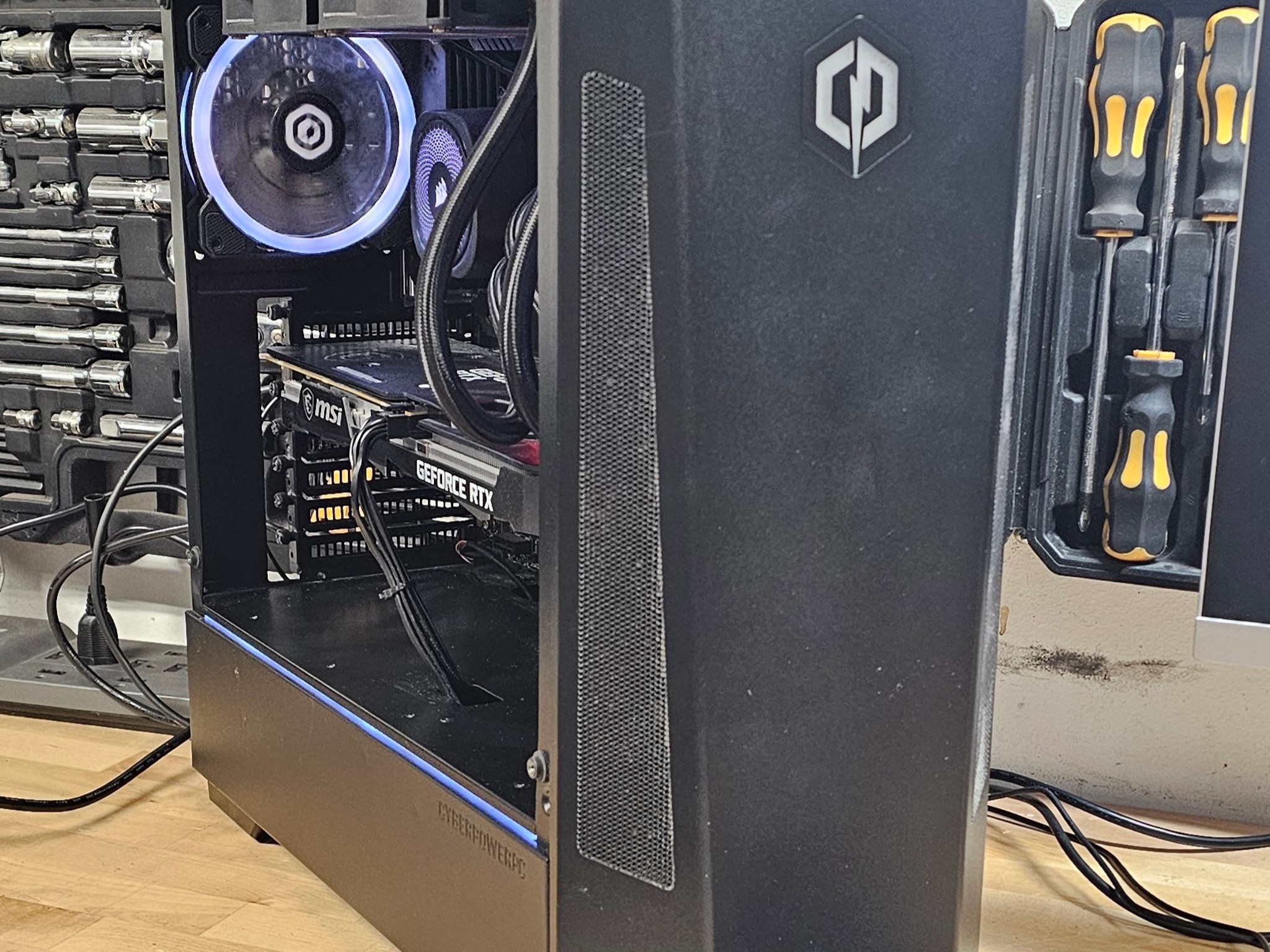 CyberPowerPC Gamer Xtreme Mid-Tower ATX PC Case w\ Tempered Glass