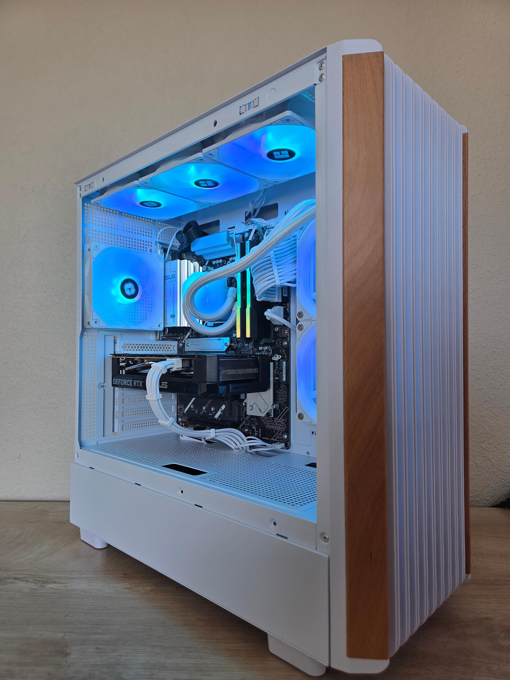 🌲❄️ Timber Frost | RTX 5060 | Ryzen 5 7600 | 32GB DDR5 | Wood Edition Gaming PC 🤍🌲/C/