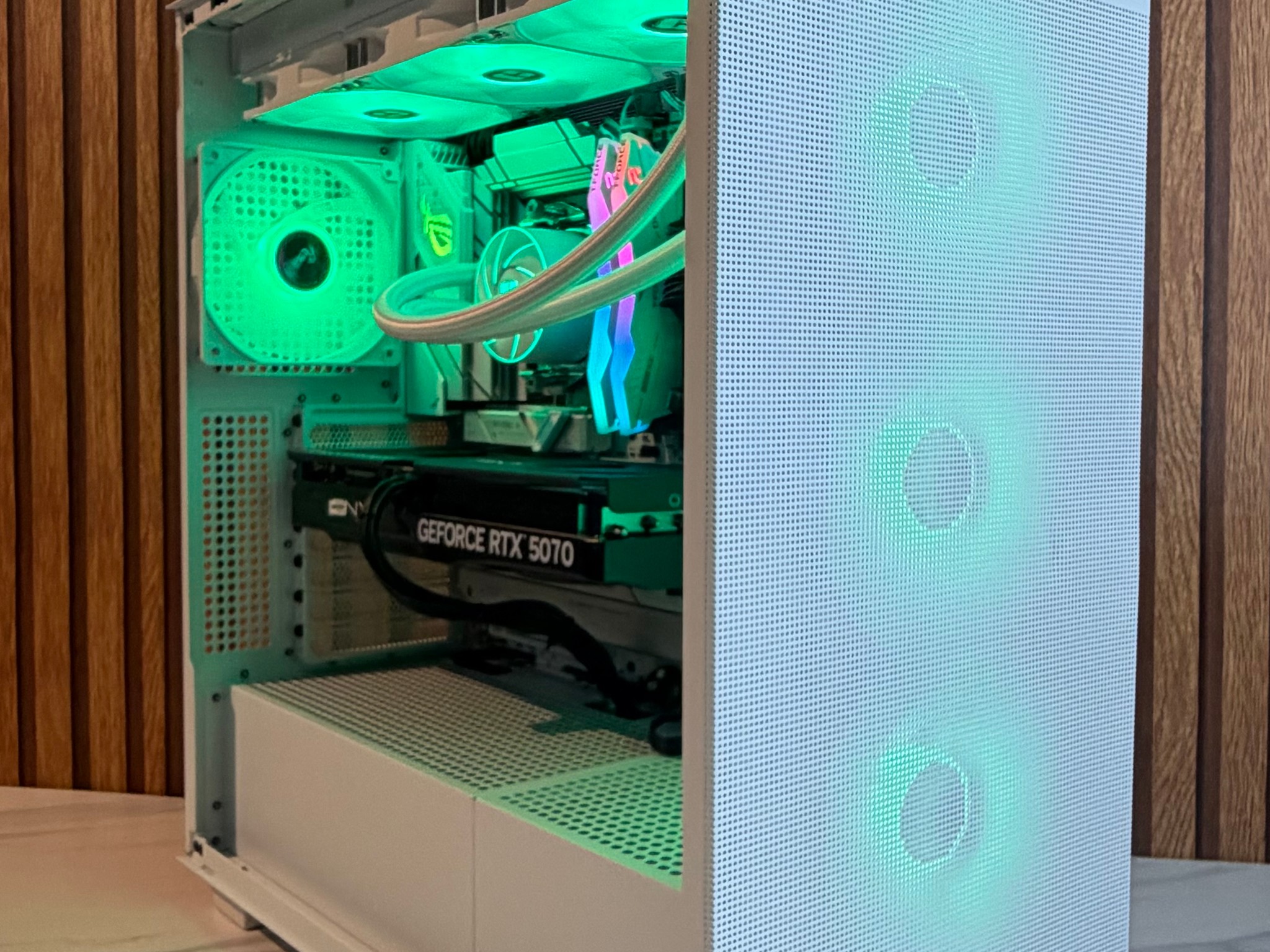 RTX 5070 | RYZEN 5 7600x | 16GB DDR5 | 750W PSU | 1TB NVME | 360MM AIO