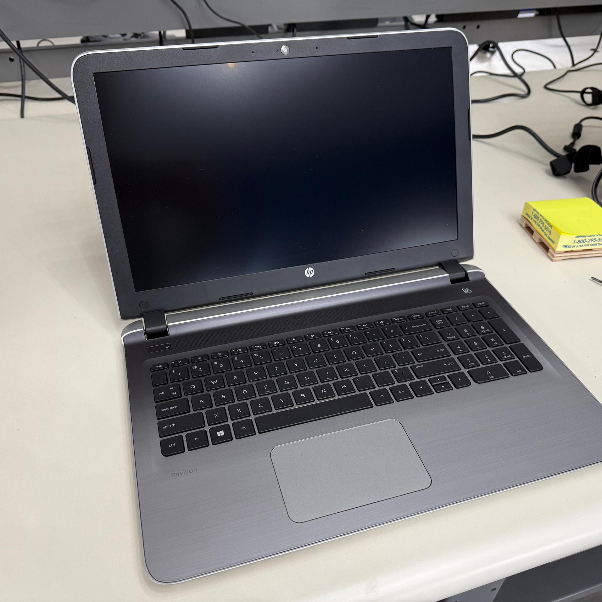 HP Pavilion- A8-7410+Radeon R5+8GB Ram+256 SSD+W10