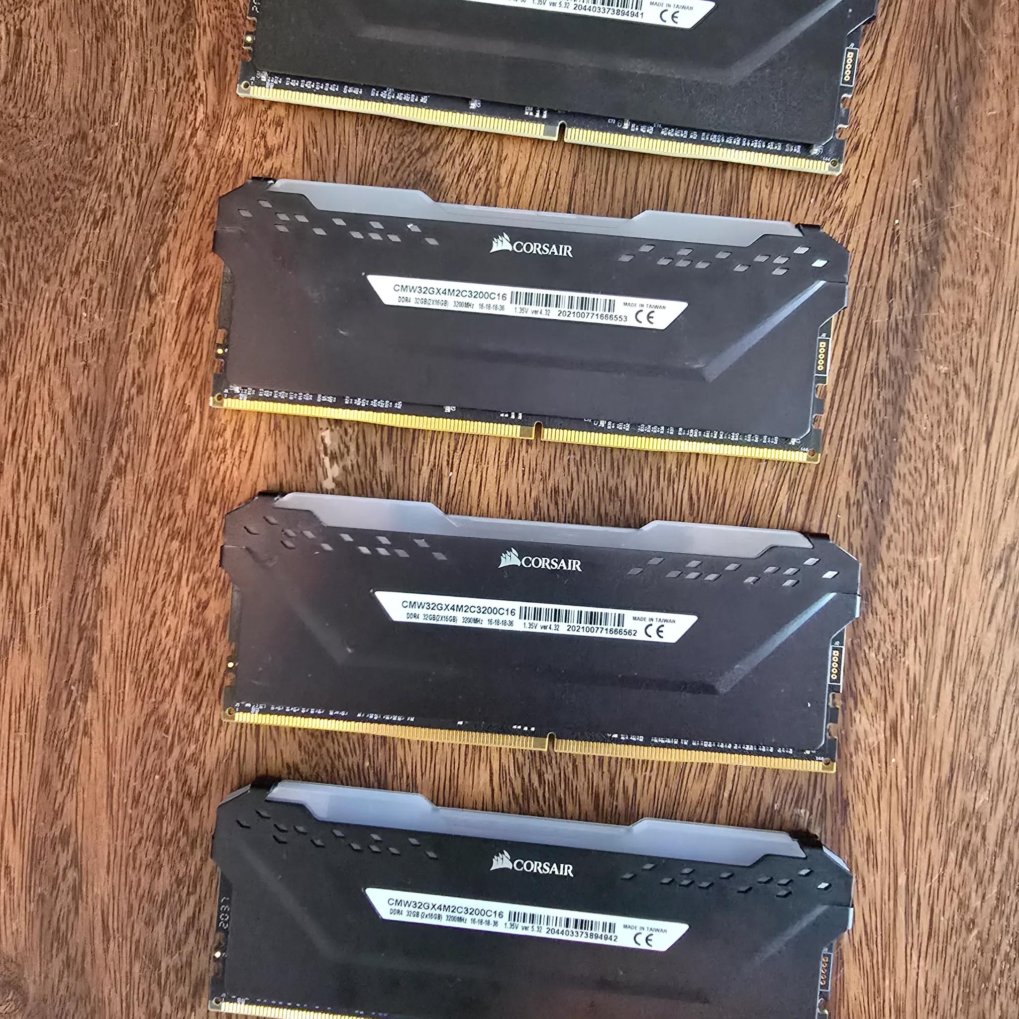 Corsair CMW64GX4M4C3200C16 Vengeance Pro 64GB DDR4 3200MHz RAM