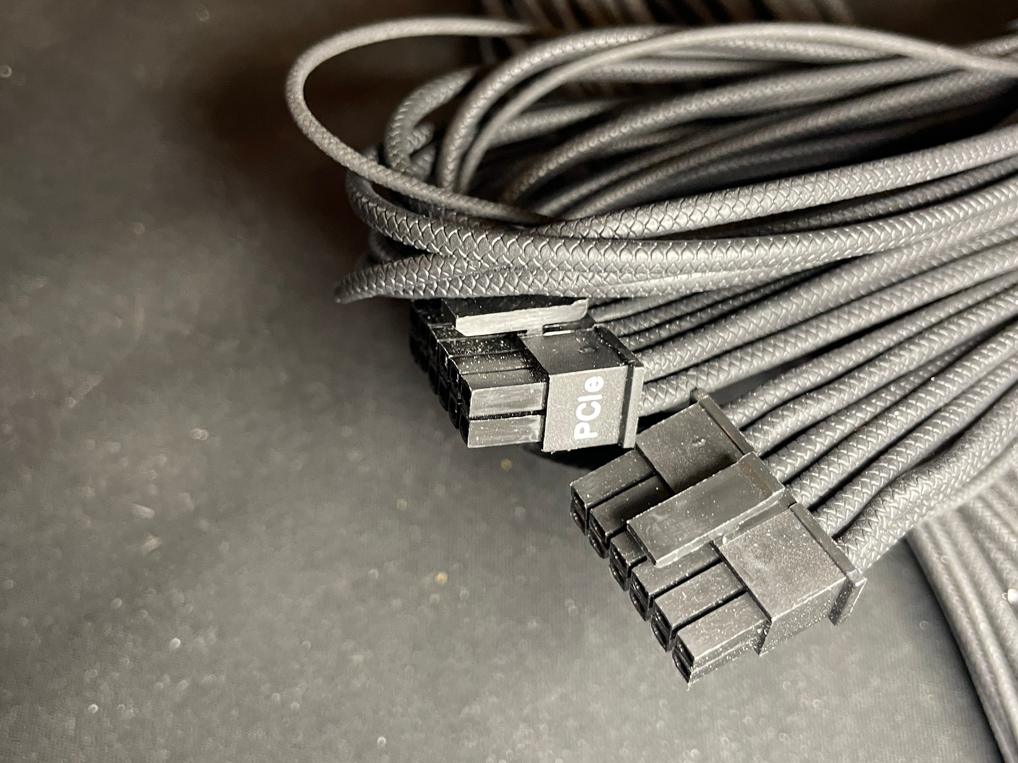 Corsair rm1000x power supply cords and box