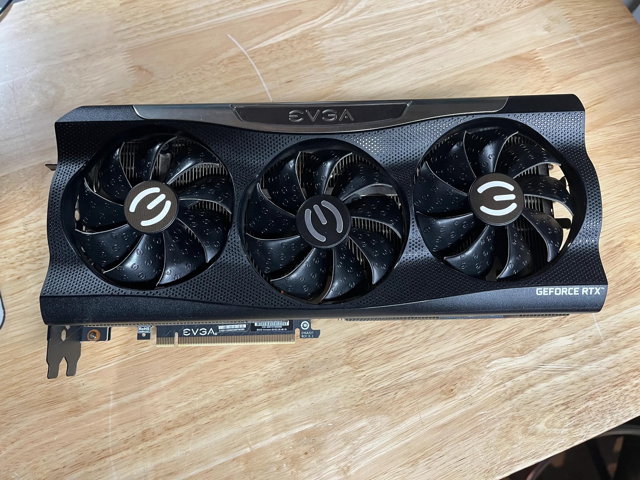 EVGA 3090 FTW with anti-sag bracket and right-angled PCIe power adaptors