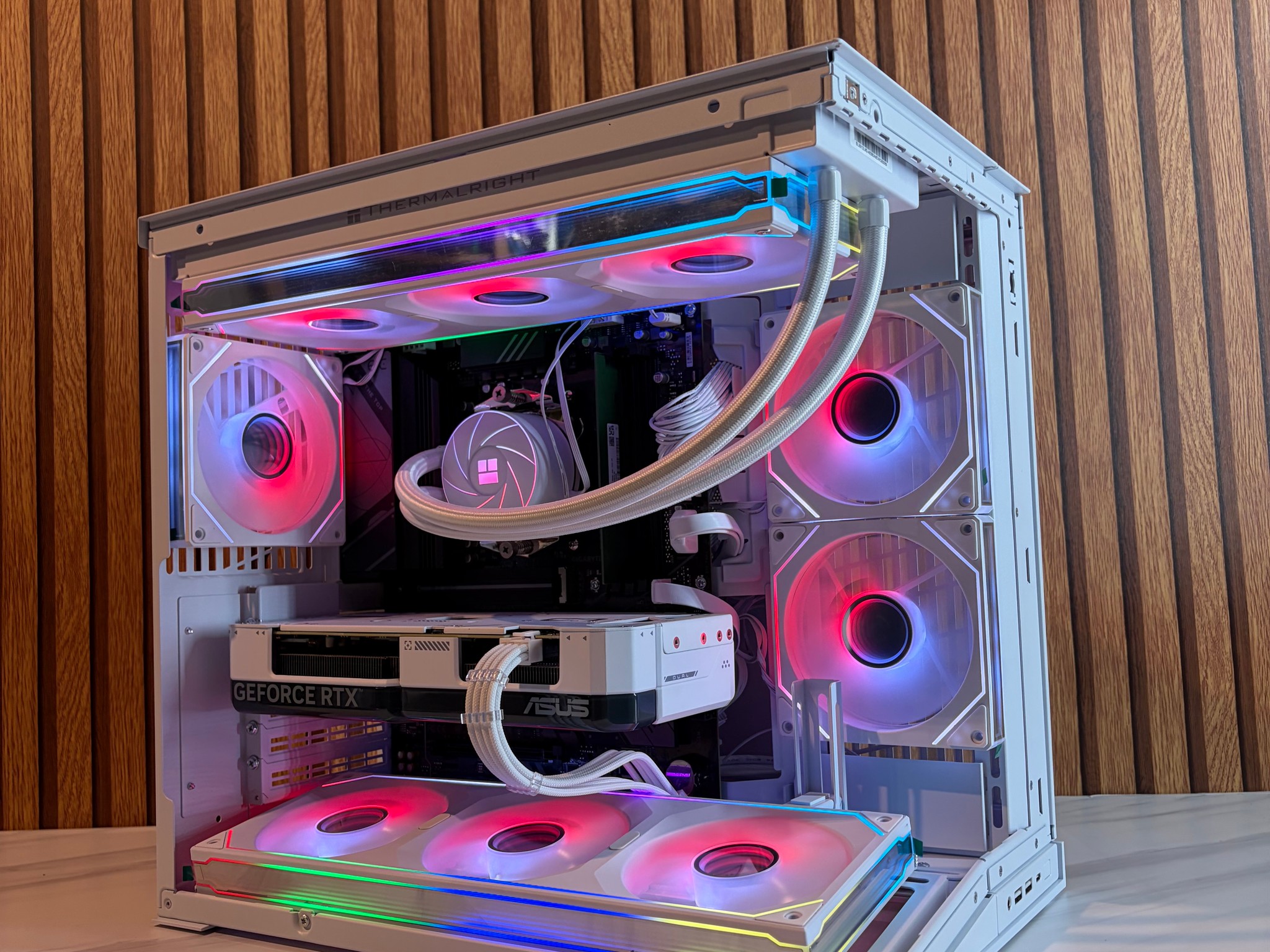 RTX 4070 | RYZEN 5 9600X | 16GB DDR5 | 2TB NVME | 650W | 360MM AIO | Windows 11 pro