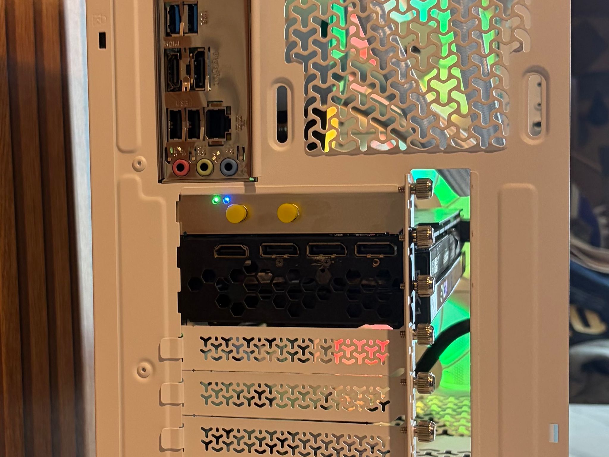 RTX 3080 | RYZEN 5 7600X | 16GB DDR5 | 360MM AIO | 750W | 1TB