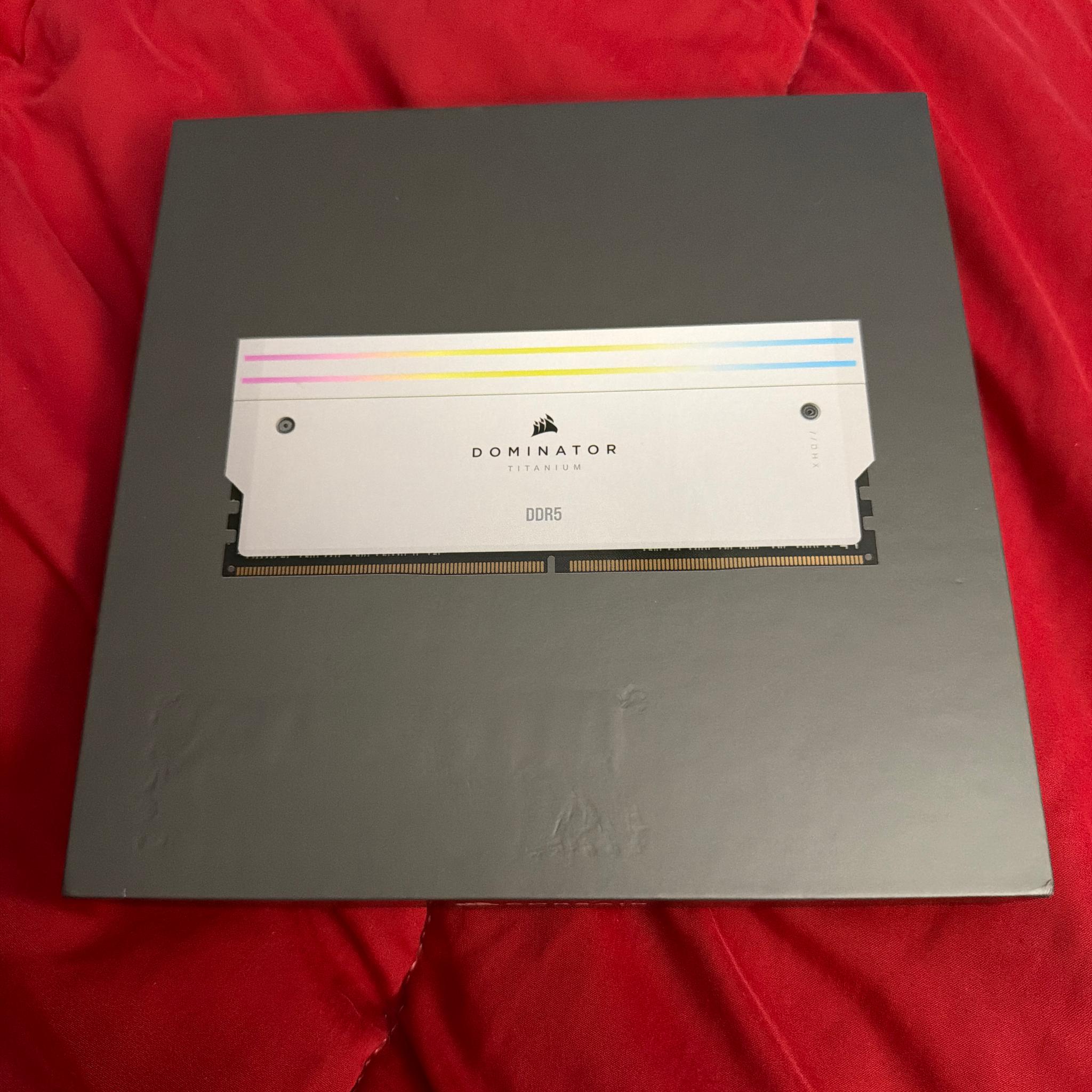 🔥 CORSAIR DOMINATOR TITANIUM DDR5 64GB Kit – 6000MT/s CL30 – WHITE 🔥