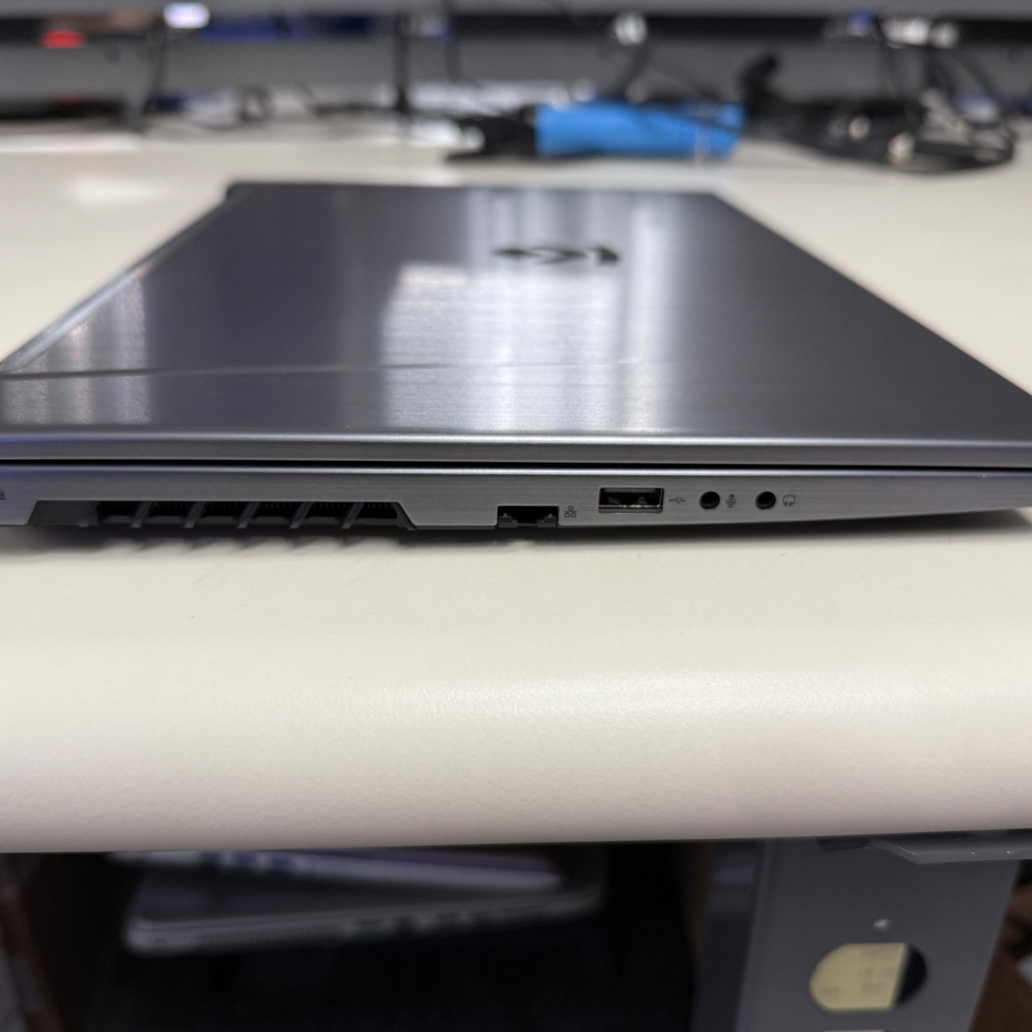 Eluktronics Mech-15 G2+i7-8750H+RTX 2060+16GB RAM+256 SSD