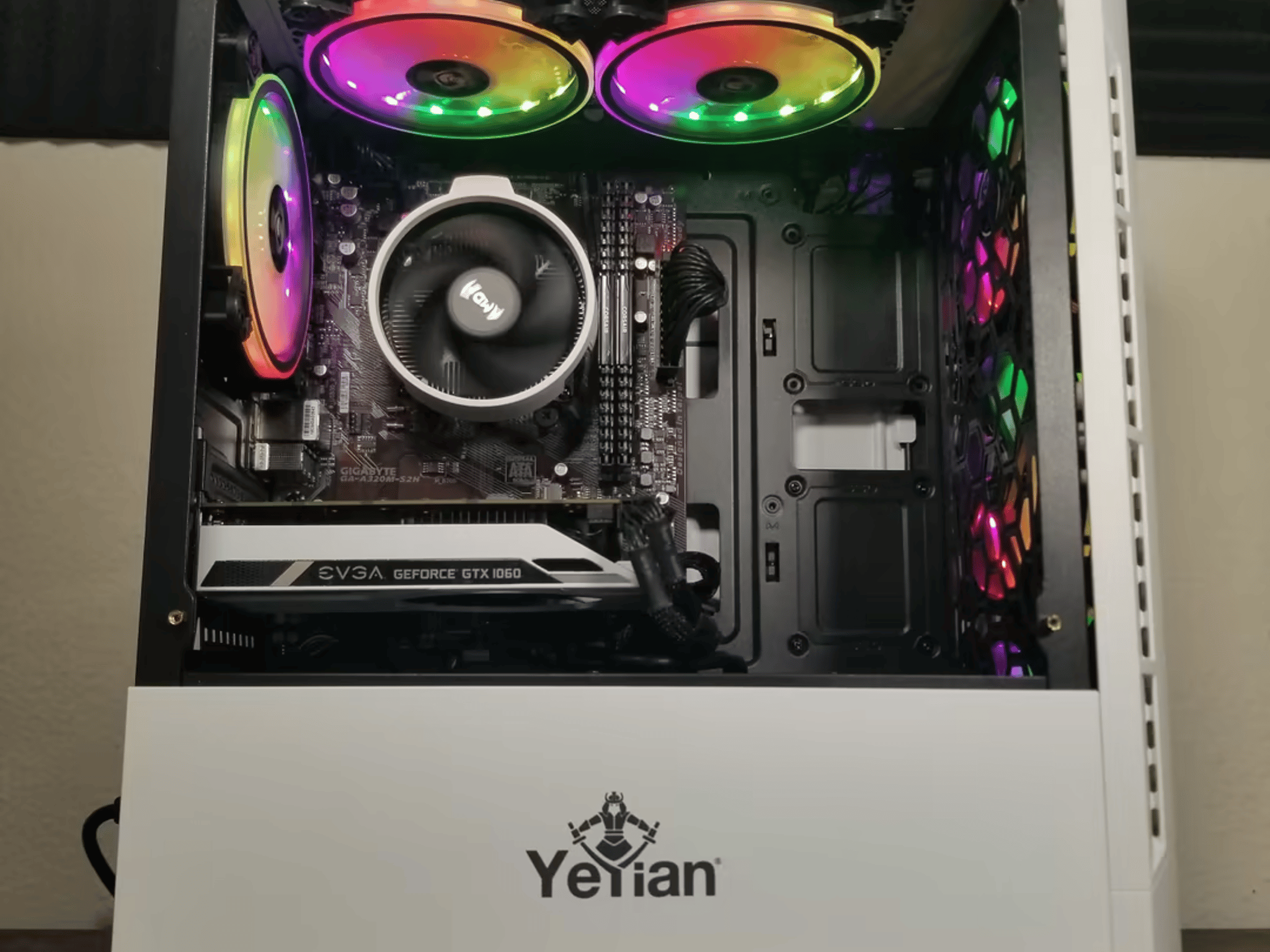 AMD Ryzen 5 2600 // EVGA GeForce GTX 1060 // Corsair LPX 16GB 3000MHz
