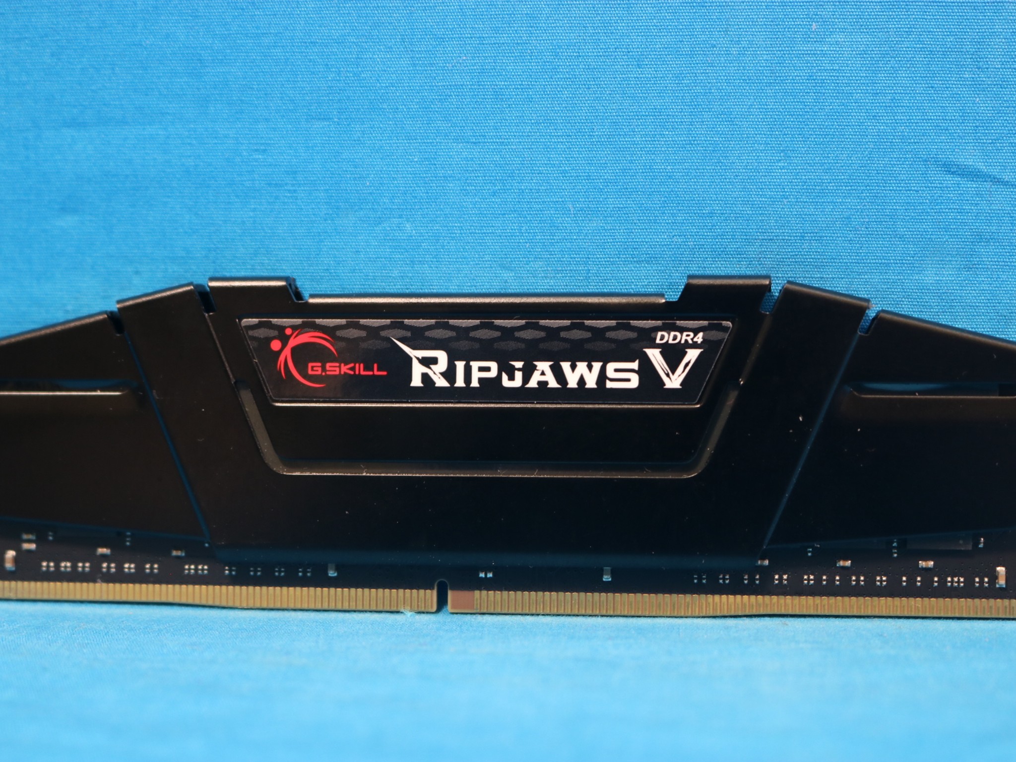G.Skill RipJaws V 32GB (2x16GB) DDR4-3200MHz CL16 1.35V Desktop RAM F4-3200C16Q-64GVK