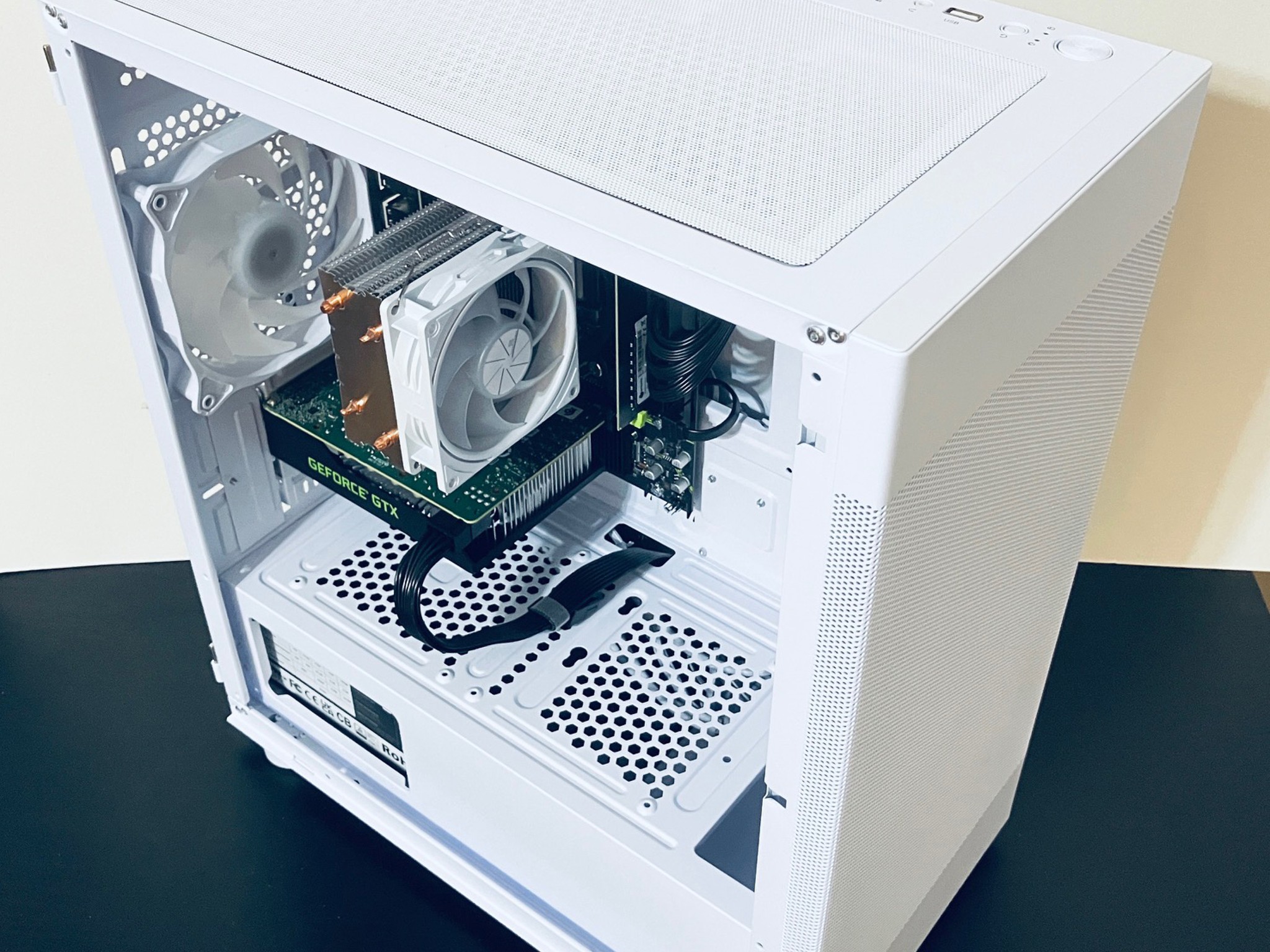 ❄️White Gaming PC wRGB - Intel Xeon 6-cores ● 16GB RAM ● 512GB SSD ● GTX 1660 Ti ● Great Value 1080p