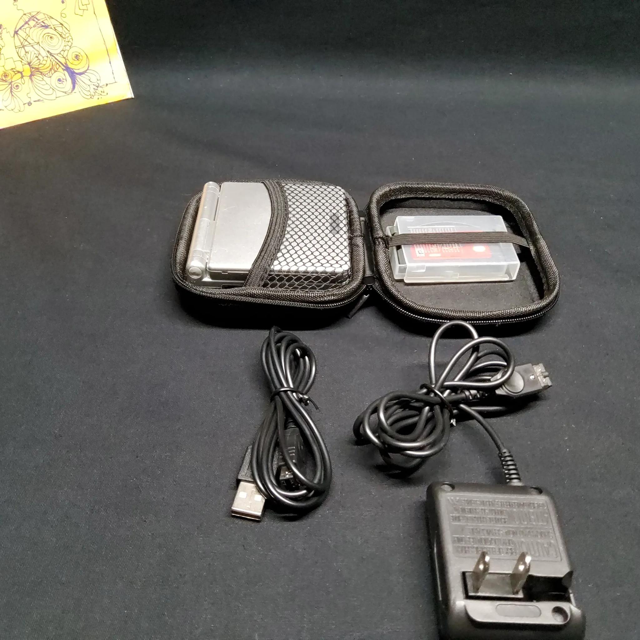 GameBoy Advance SP + The Legend of Zelda : The Minish Cap