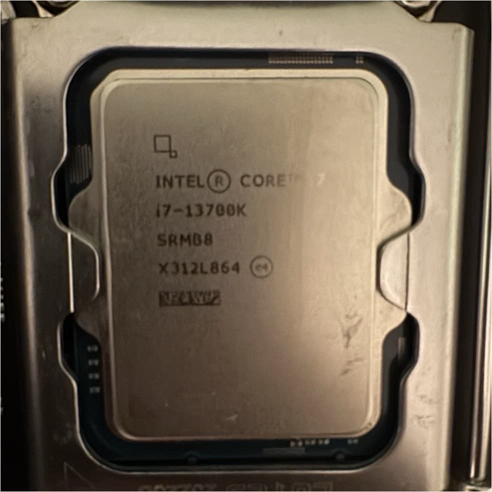 ASUS TUF Z790-PLUS WIFI & Intel Core i7-13700K, DDR5 32 GB @6000mhz, CPU cooler