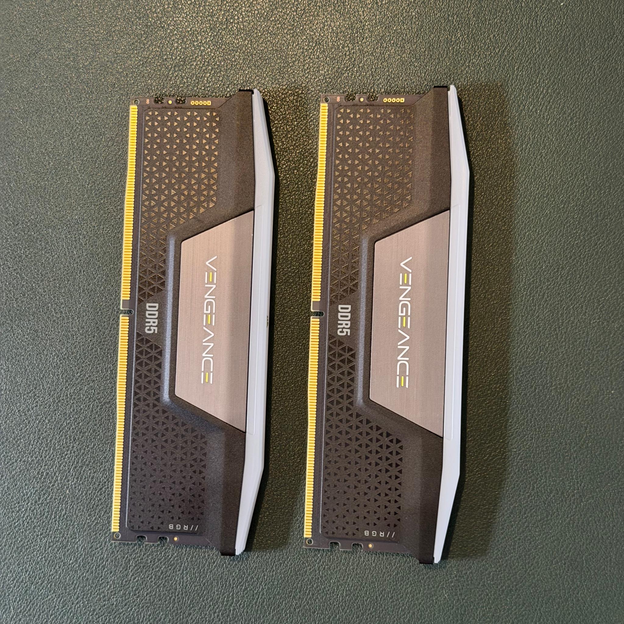 Corsair Vengeance RGB 32GB (2x16GB) DDR5-5600 CL40 (CMH32GX5M2B5600C40K)