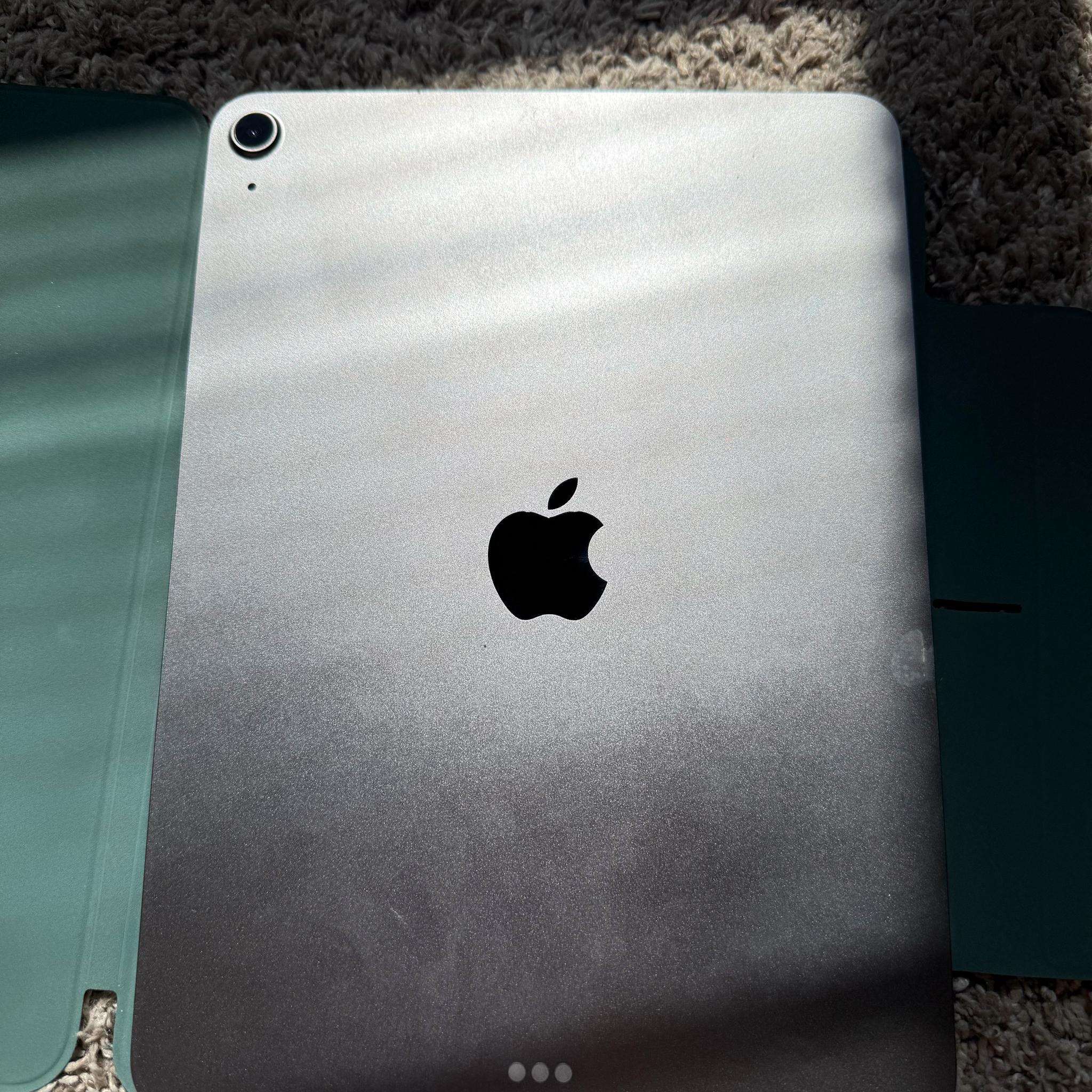 Apple iPad Air 11-inch (M3, 2026) – 128GB Wi-Fi – Mint Condition