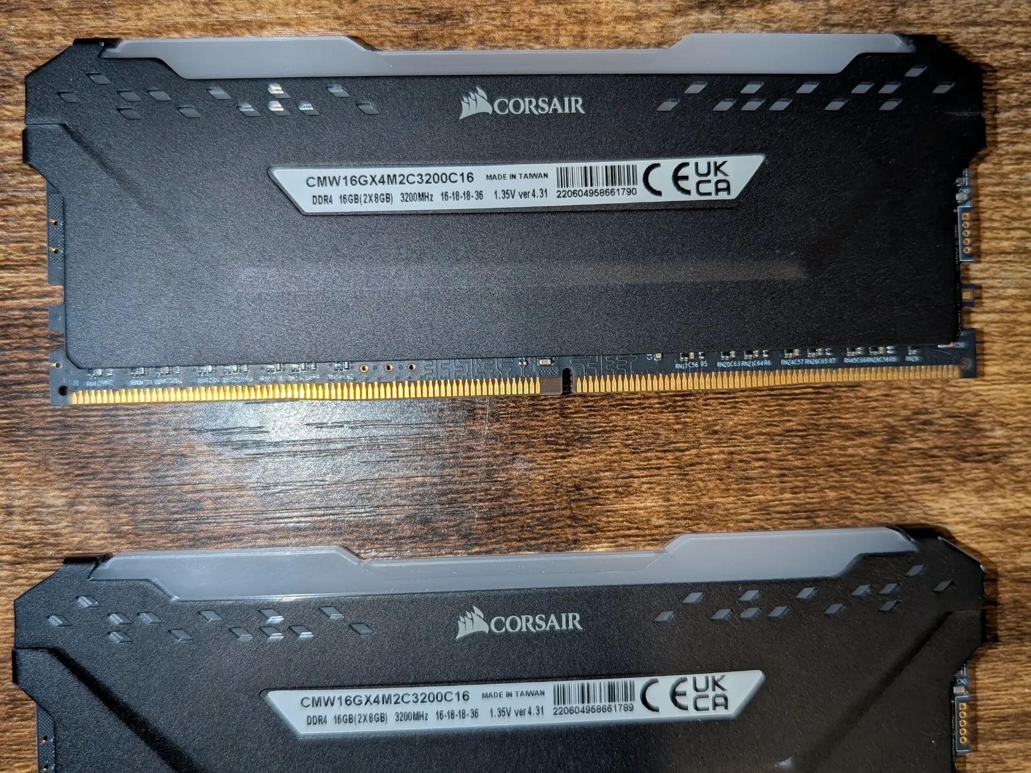 CORSAIR VENGEANCE RGB PRO DDR4 RAM 16GB (2x8GB) 3200MHz CL16